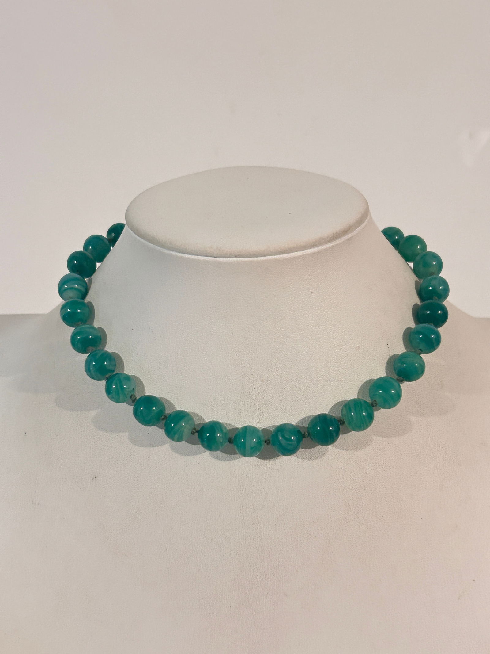 Vintage Amazonite bead green choker necklace 14": Vintage Amazonite bead green choker necklace 14" Please view all photos as they are part of the description and condition of this Item, Feel free to contact me with questions or picture requests! Used