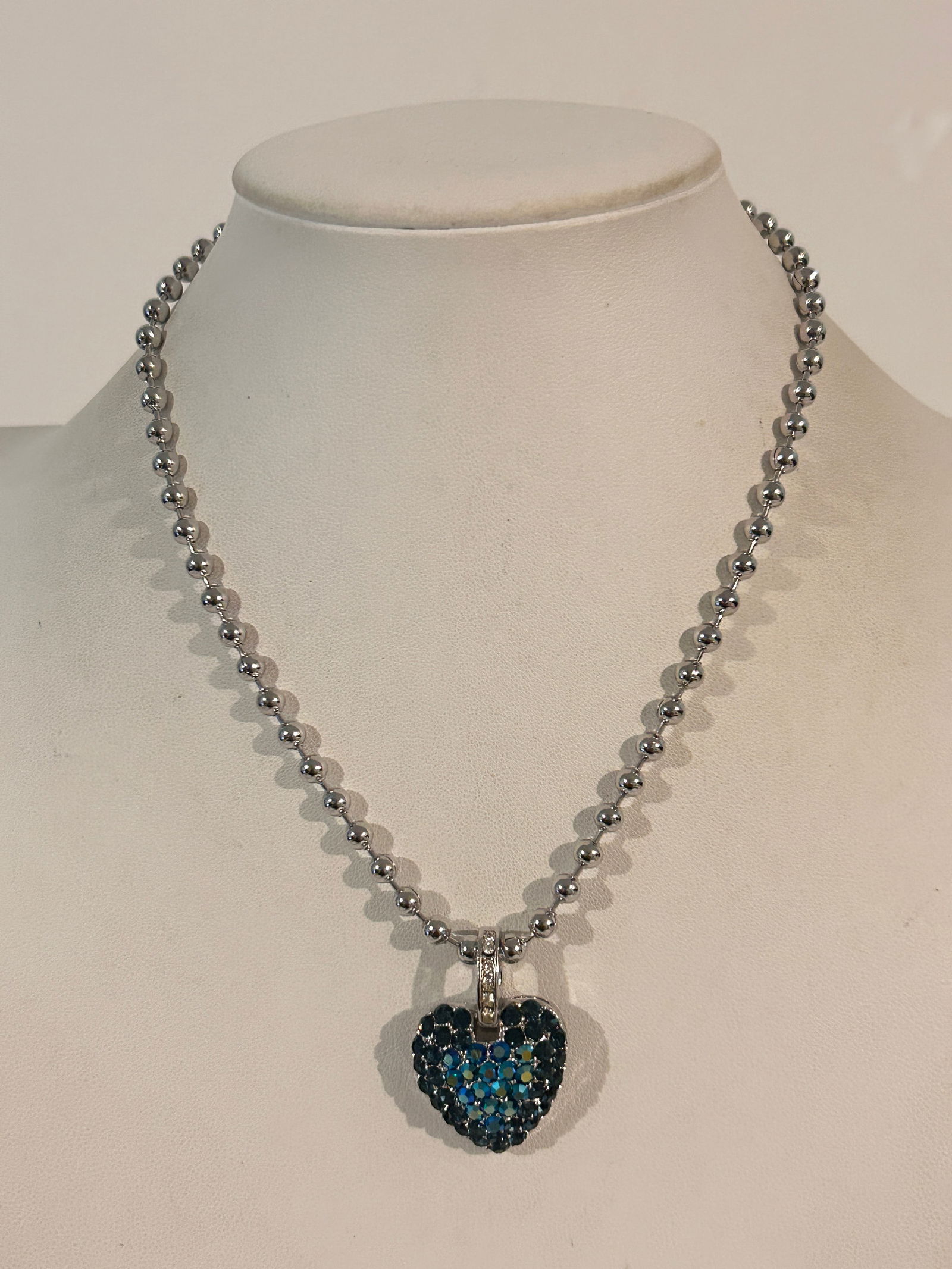 Vintage Silver Tone blue rhinestone heart Necklace 16" (1 of 5)