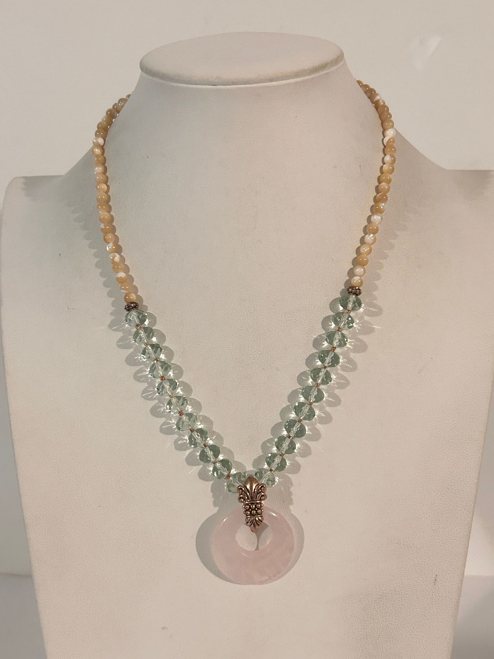 Vintage Glass Bead Amethyst Pendant Necklace 18": Vintage Glass Bead Amethyst Pendant Necklace 18" Please view all photos as they are part of the description and condition of this Item, Feel free to contact me with questions or picture requests! Used