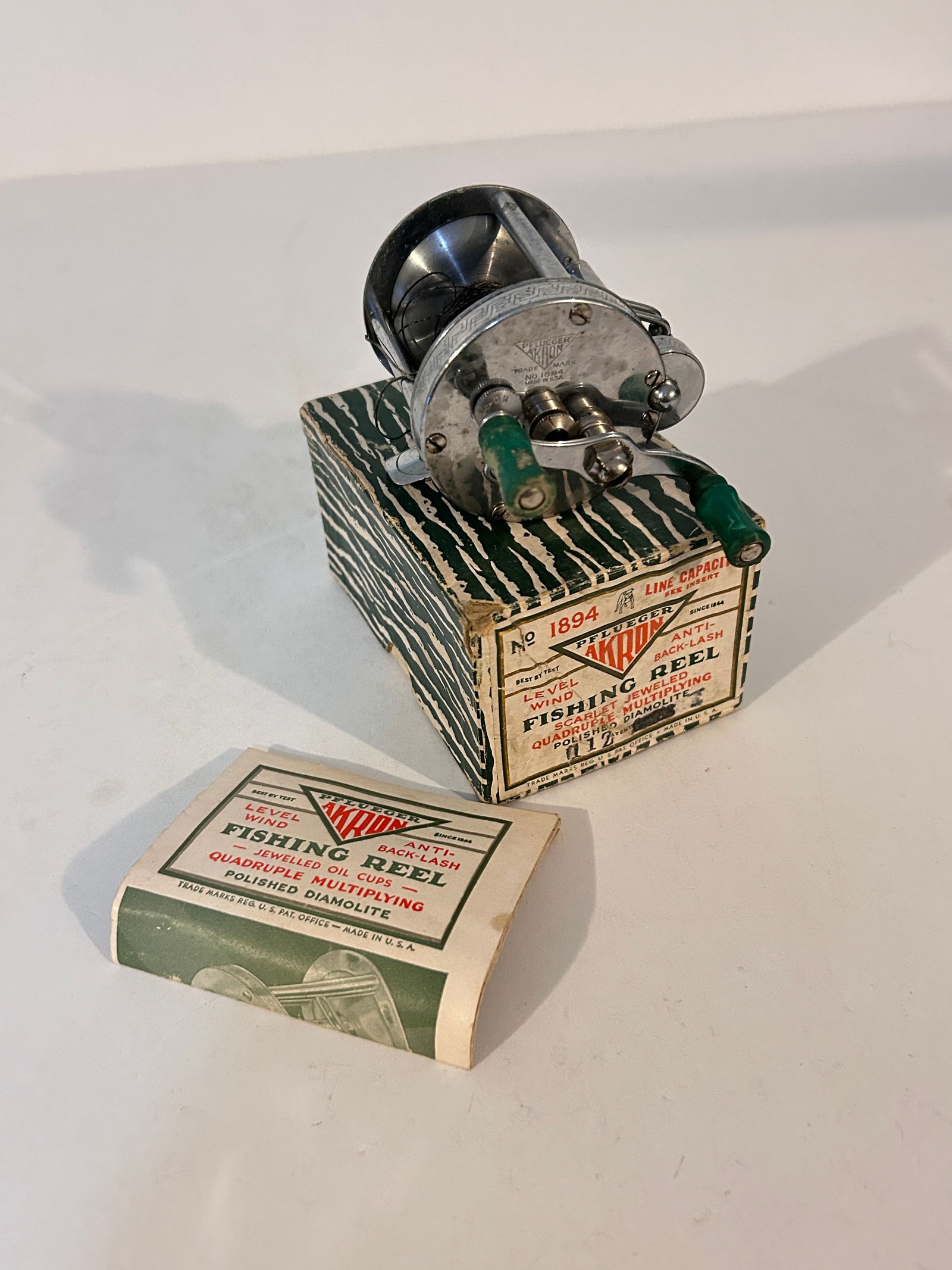 Pflueger Akron No. 1894 Fishing Reel Level Wind with Box (1 of 7)
