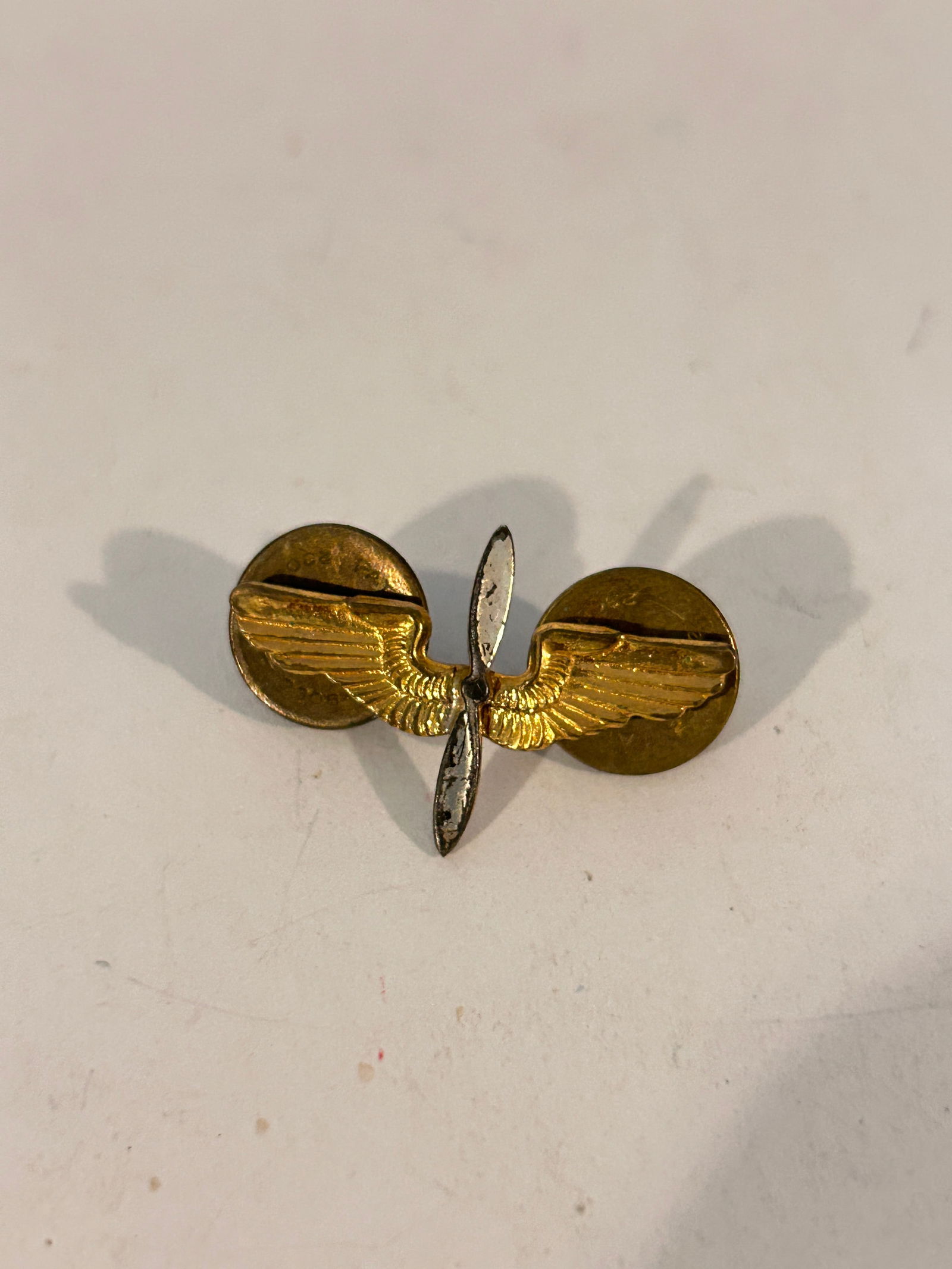 Vintage Aviation Propeller & Wings Lapel Pin (1 of 4)
