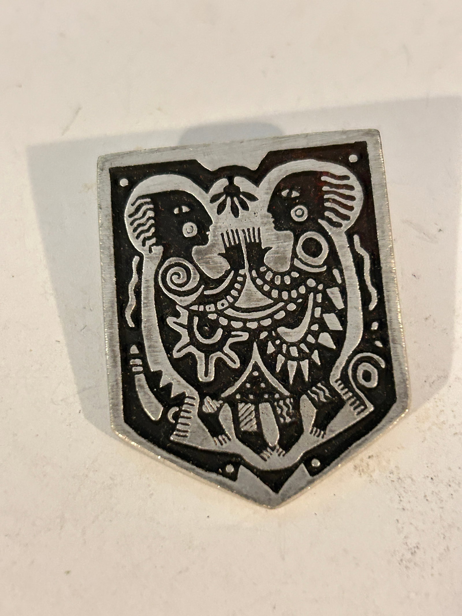Estate Alice Seely Signed Two Tribal People Etched Silvertone: Estate Alice Seely Signed Two Tribal People Etched Silvertone Please view all photos as they are part of the description and condition of this Item, Feel free to contact me with questions or picture r