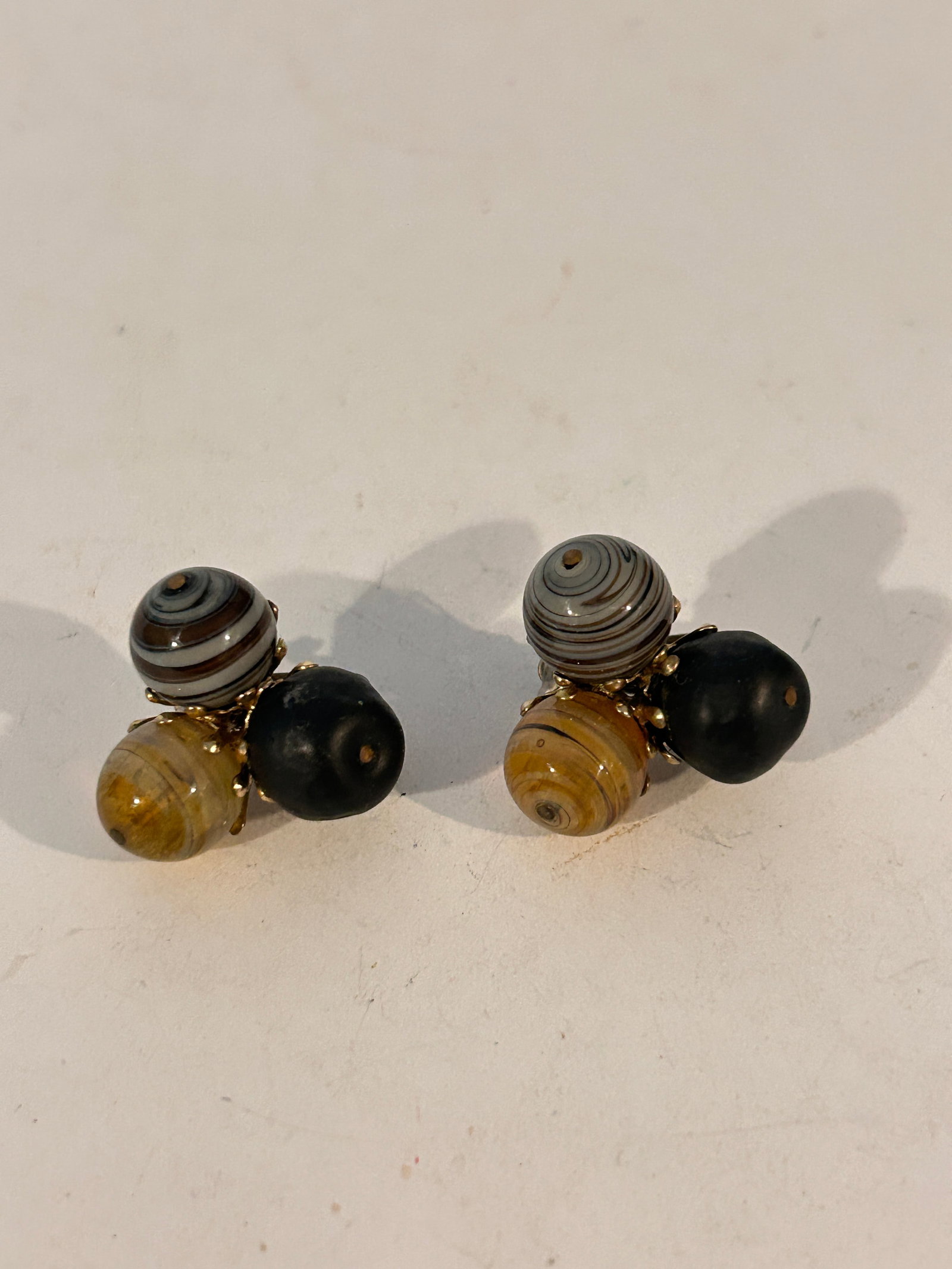 Vintage Vogue Clip-On glass bead Earrings: Vintage Vogue Clip-On glass bead Earrings Please view all photos as they are part of the description and condition of this Item, Feel free to contact me with questions or picture requests! Used Item A