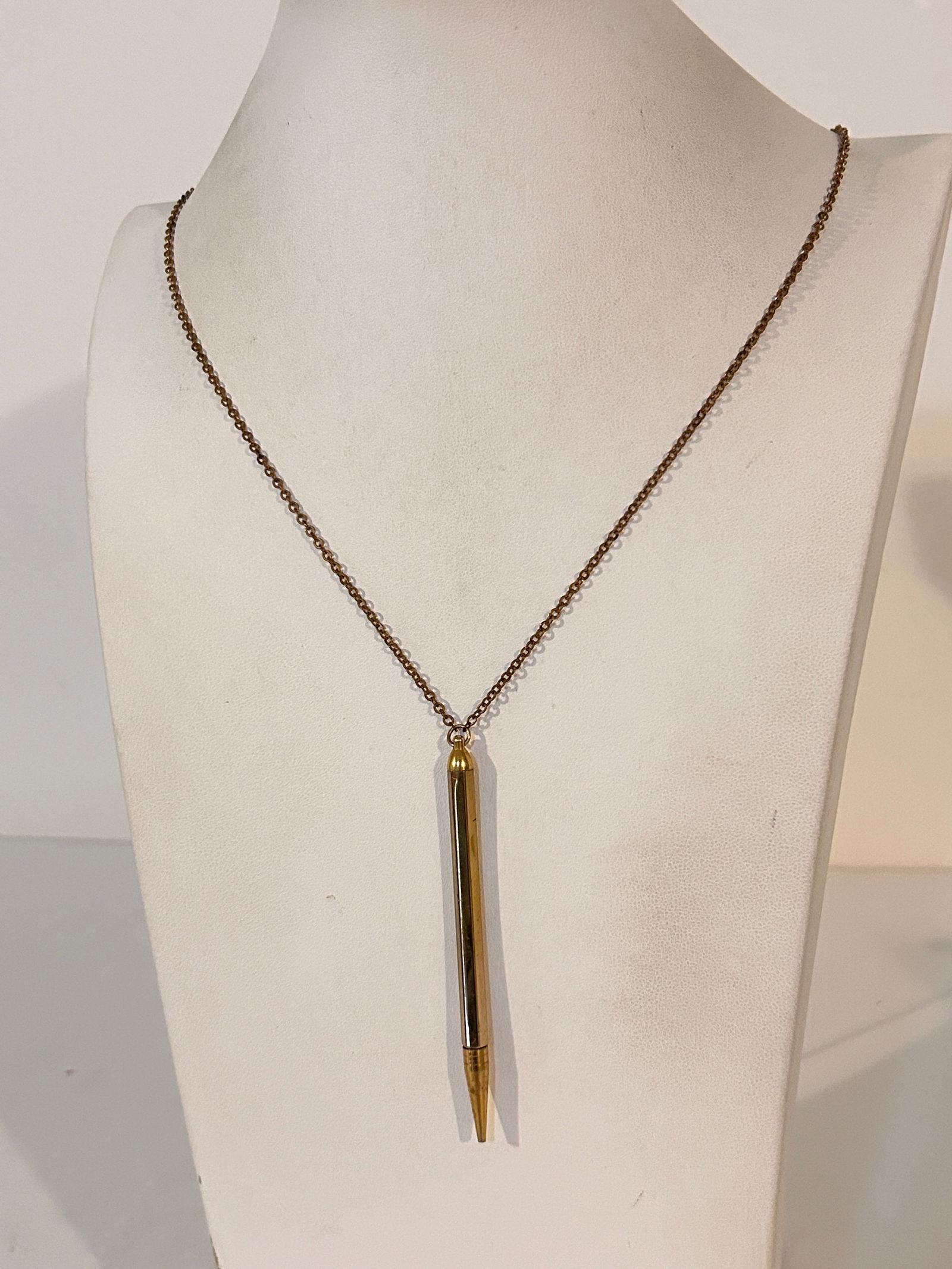 Vtg Mechanical Pencil FOB Gold Tone Necklace: Vtg Mechanical Pencil FOB Gold Tone Necklace Please view all photos as they are part of the description and condition of this Item, Feel free to contact me with questions or picture requests! Used Ite