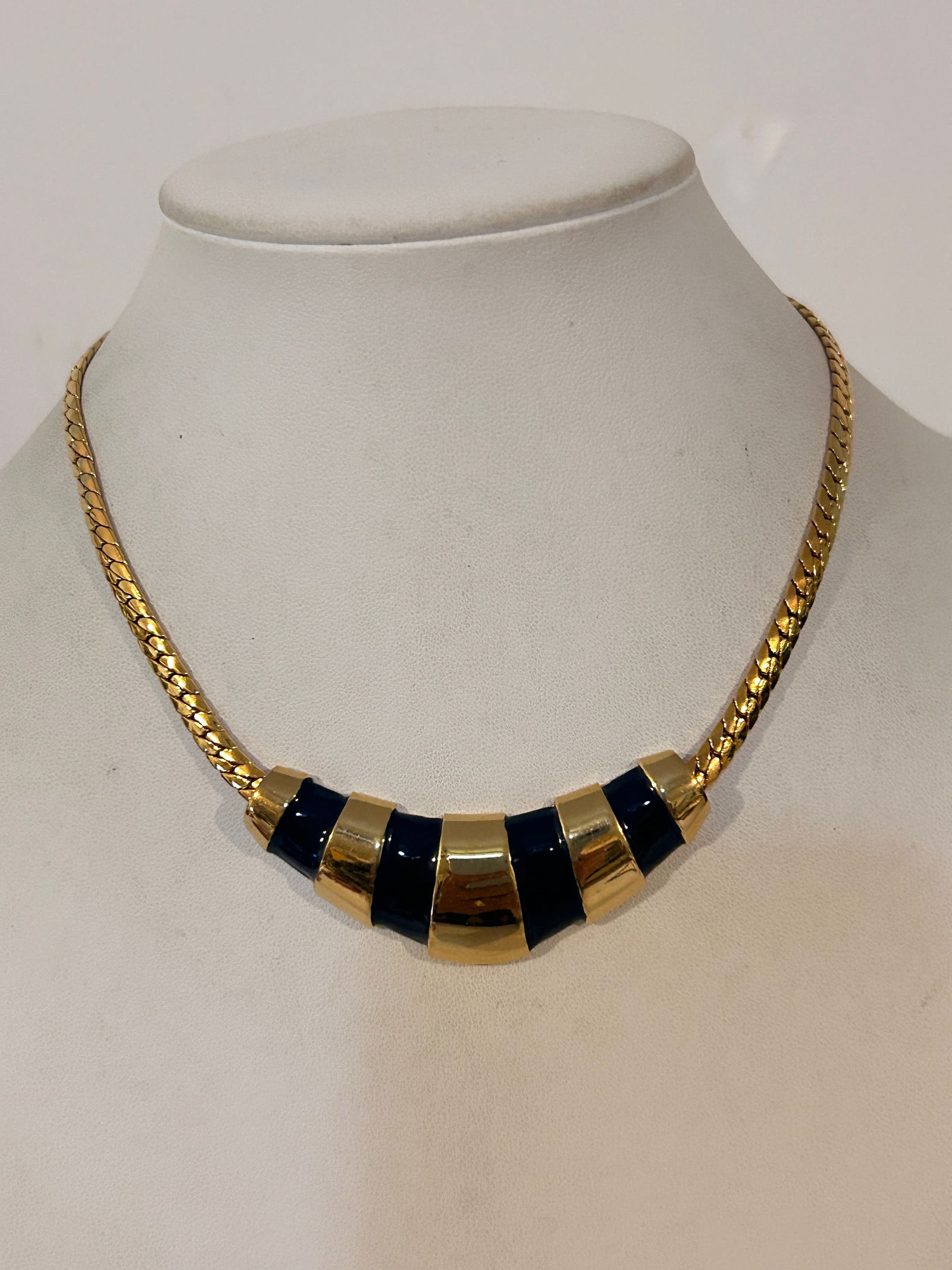 Vintage Napier gold tone enamel choker Necklace 12": Vintage Napier gold tone enamel choker Necklace 12" Please view all photos as they are part of the description and condition of this Item, Feel free to contact me with questions or picture requests! U