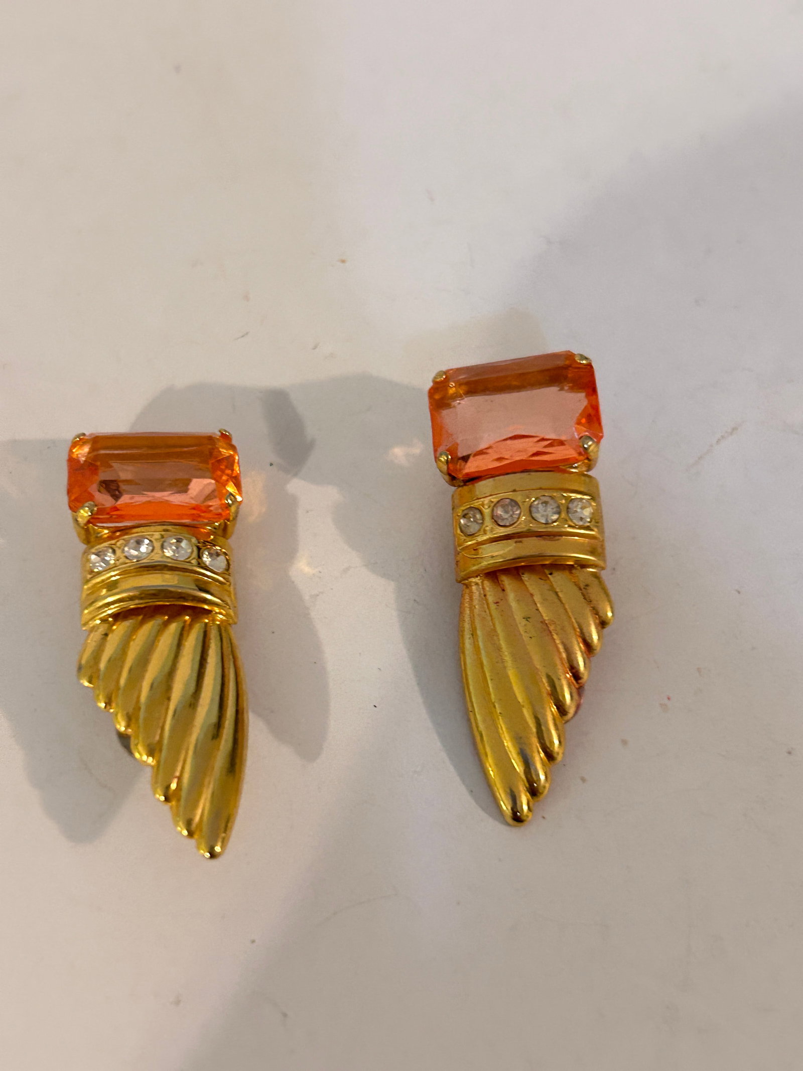 Vintage gold tone rhinestone Earrings: Vintage gold tone rhinestone Earrings Please view all photos as they are part of the description and condition of this Item, Feel free to contact me with questions or picture requests! Used Item AS IS