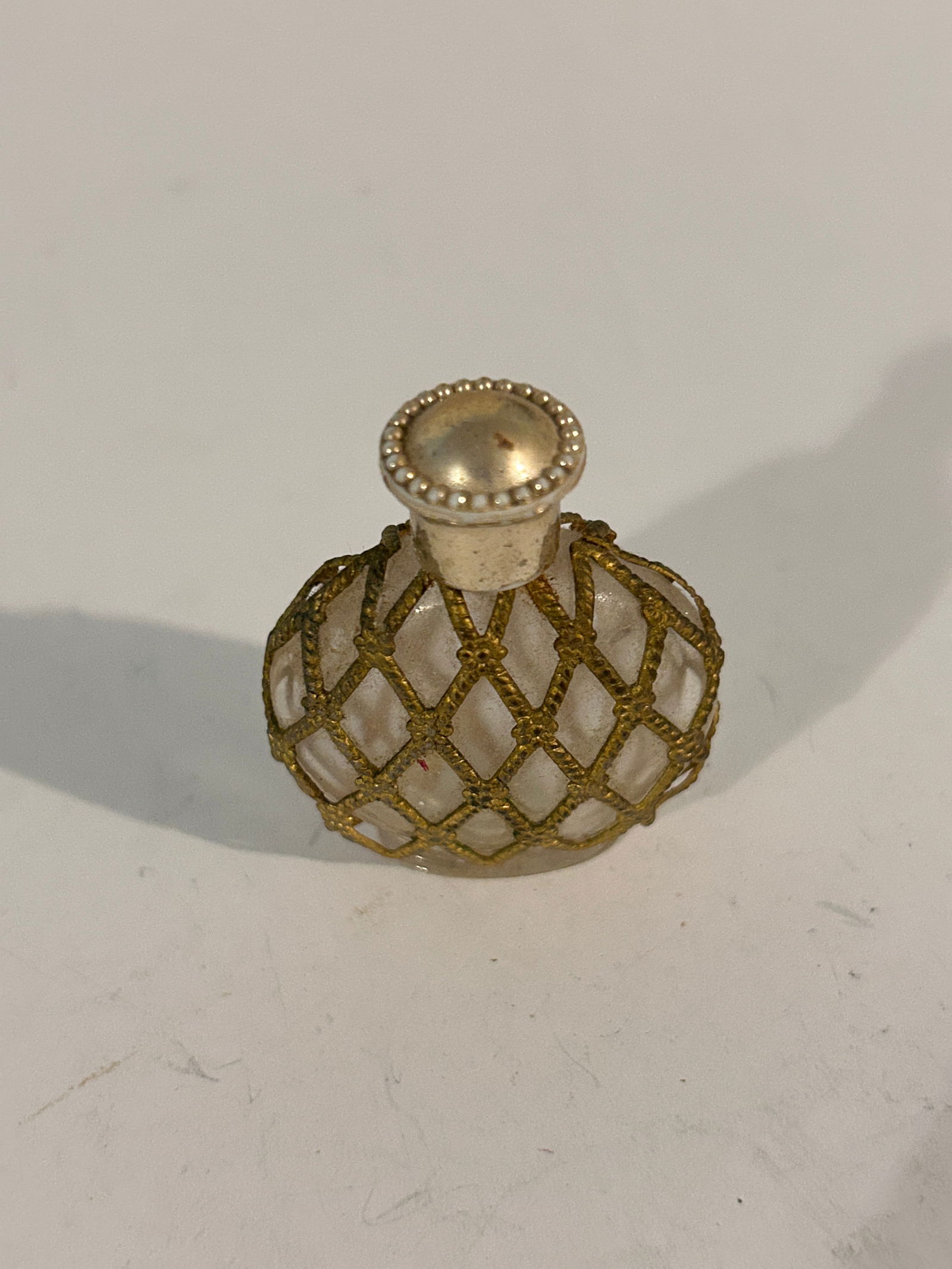 Vintage Nina Ricci France Parfum Perfume 1/6 Go Oz Mini Splash Bottle Gold filigree empty (1 of 4)