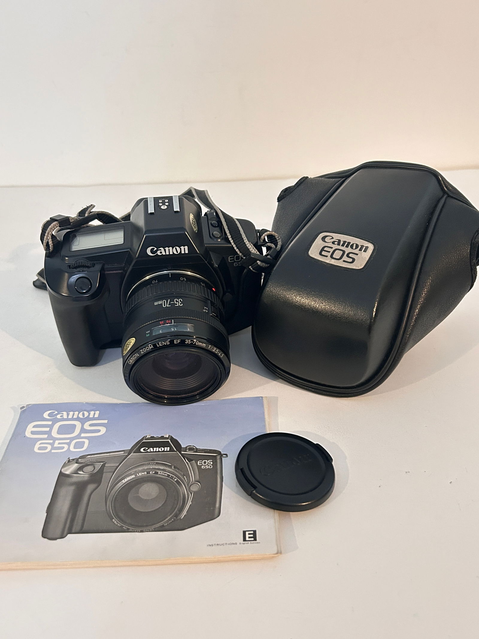 Canon EOS 650 35mm Film Camera + EF 35–70mm Lens and Case (1 of 7)