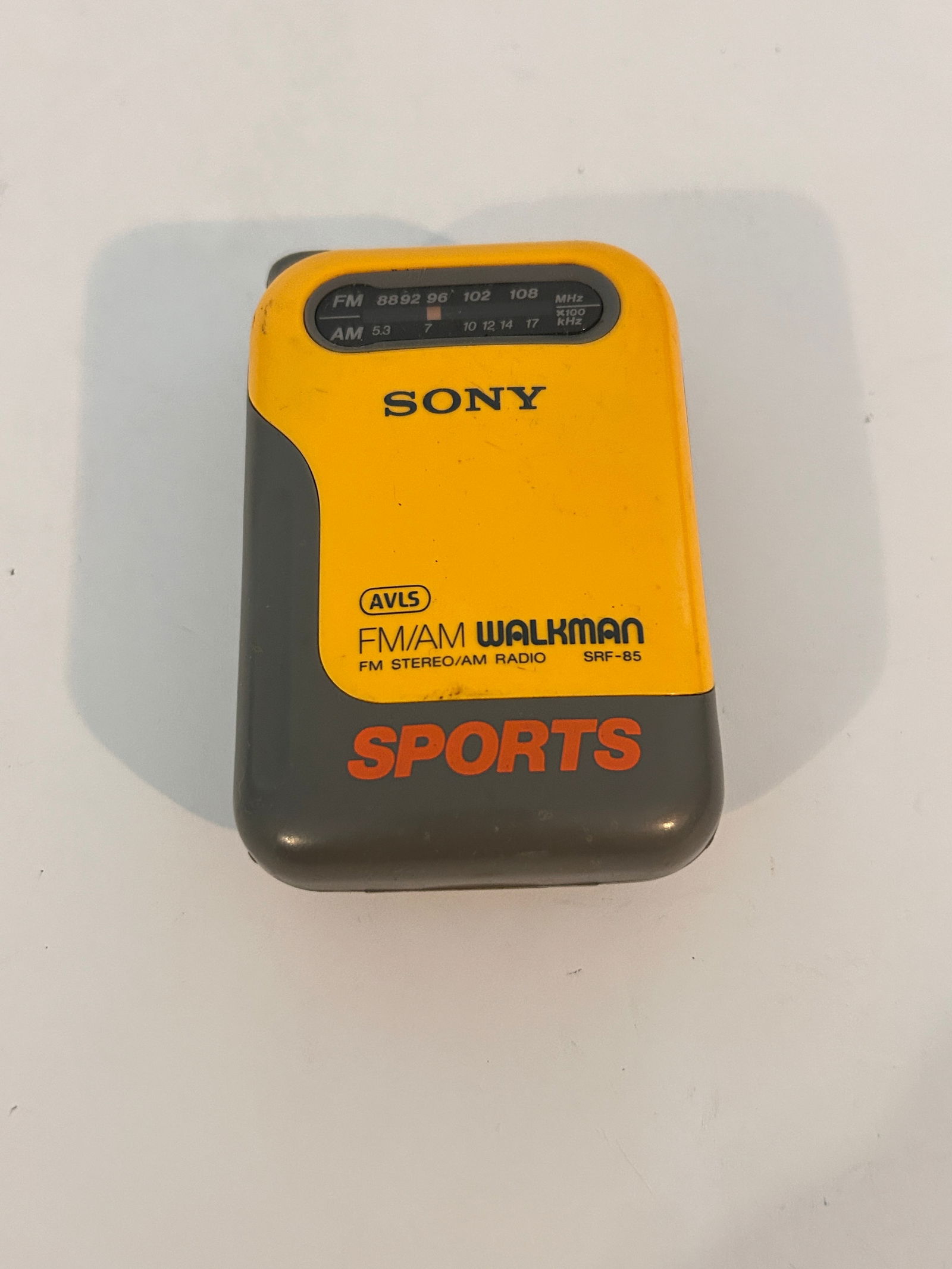 Vintage Sony Walkman SRF-85 AVLS FM/AM Stereo Radio Sports Portable Travel untested (1 of 4)