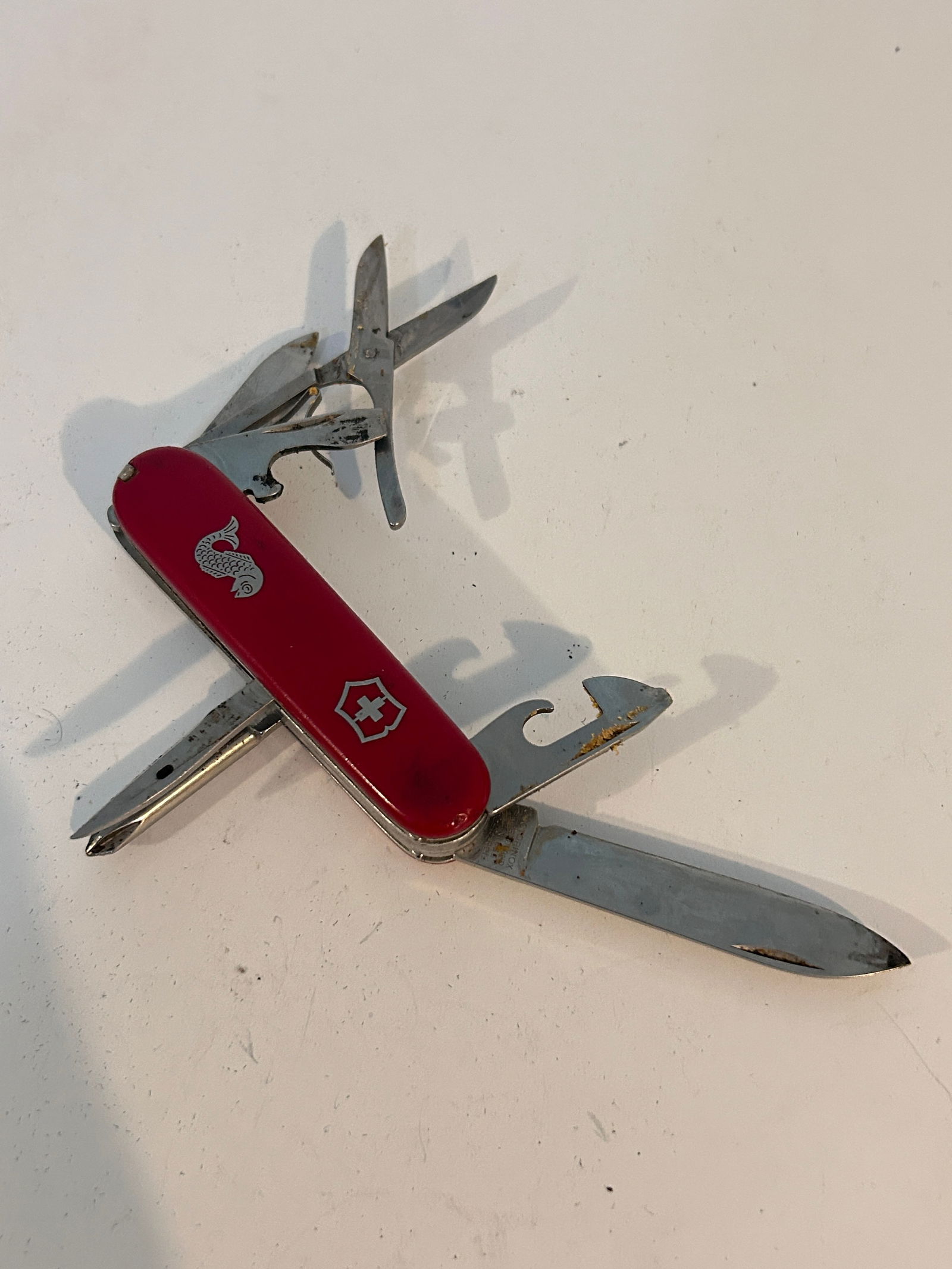 Victorinox Fisherman Pocket Tactical Knife (1 of 5)
