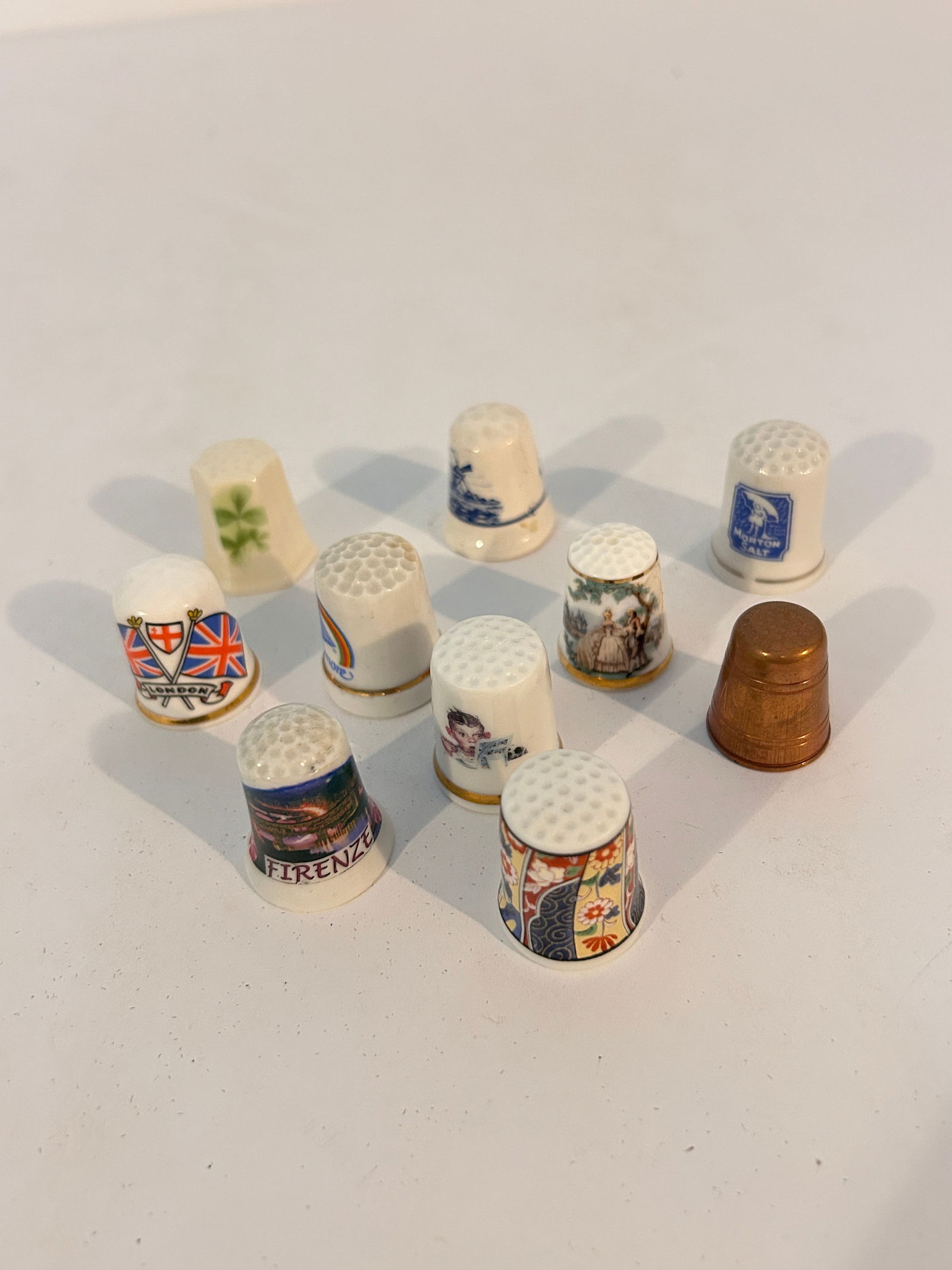 Vintage lot of 10 thimbles (1 of 4)