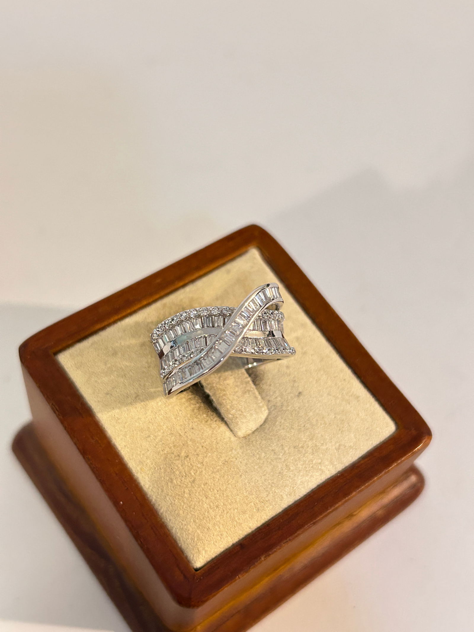 Vintage Sterling Silver rhinestone Ring sz 6 (1 of 5)