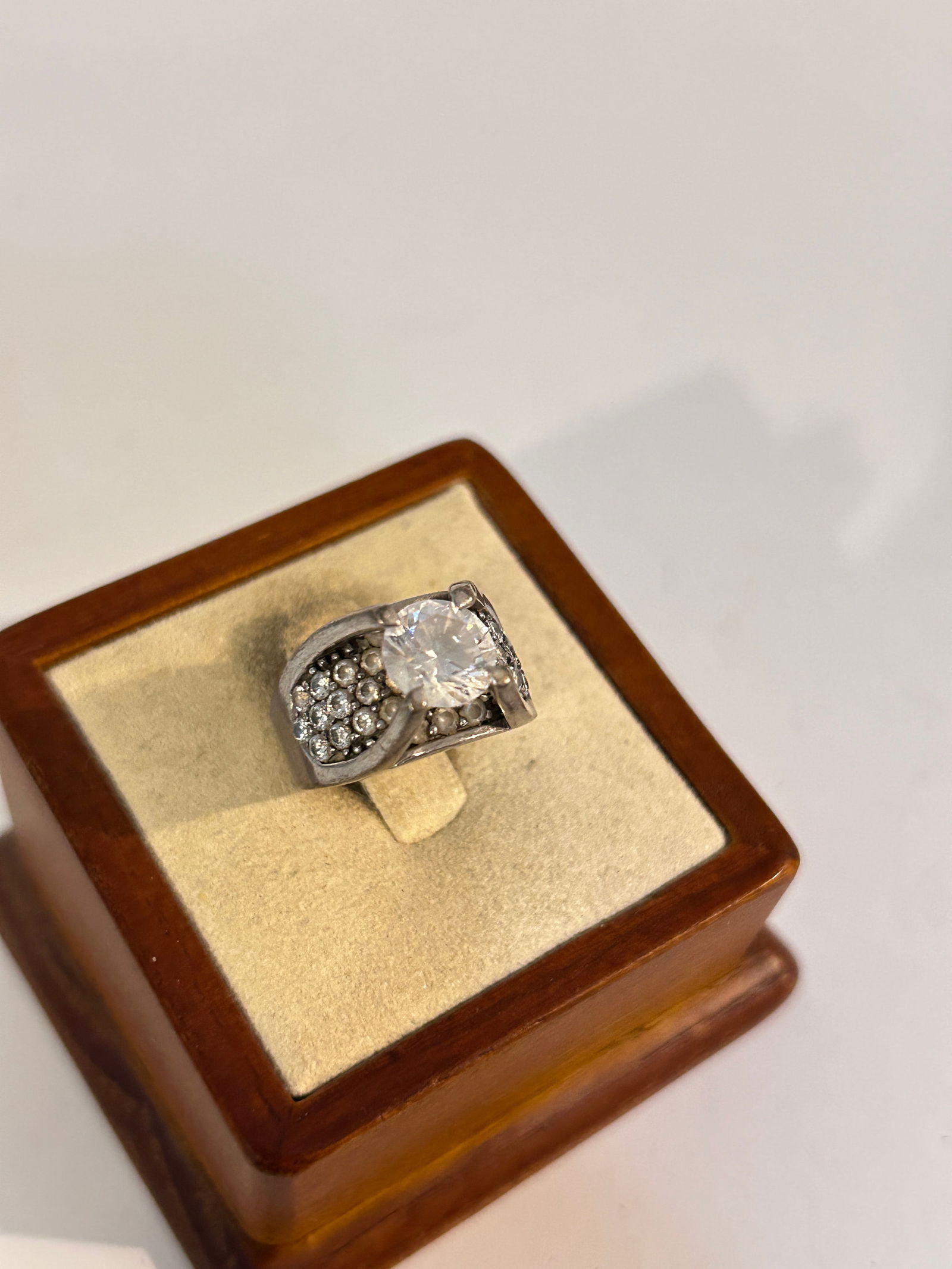 Vintage Sterling Silver rhinestone Ring sz 5 (1 of 5)