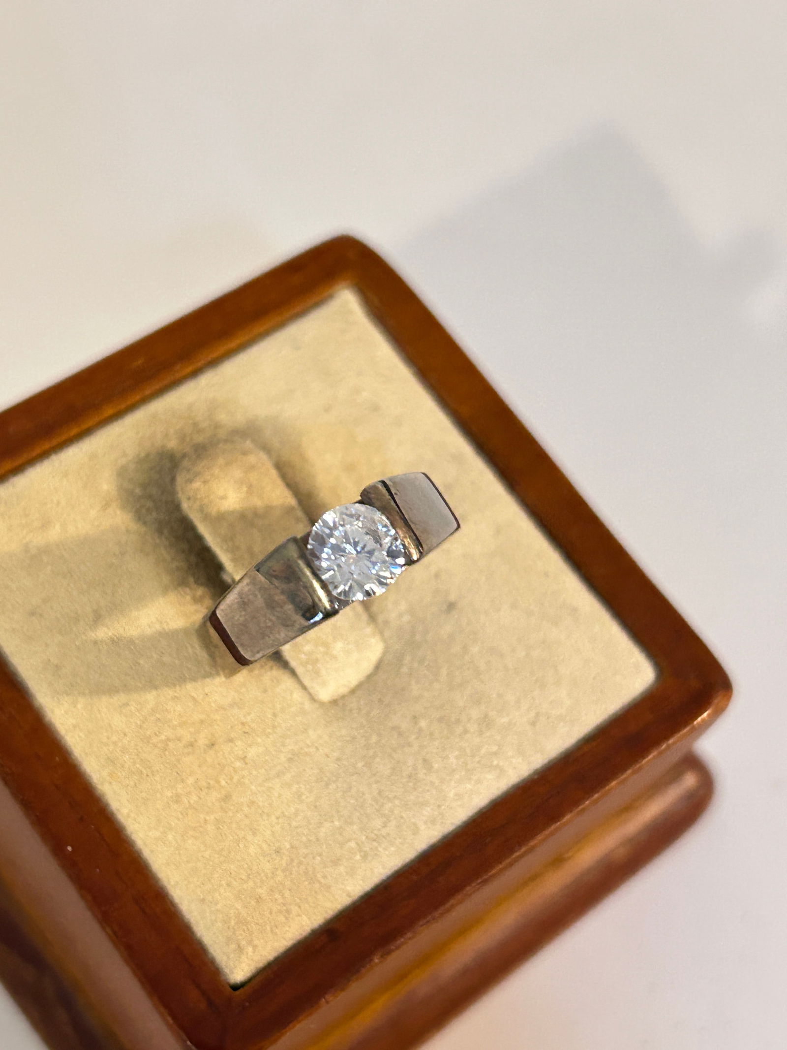 Vintage Sterling Silver rhinestone Ring sz 7 (1 of 4)