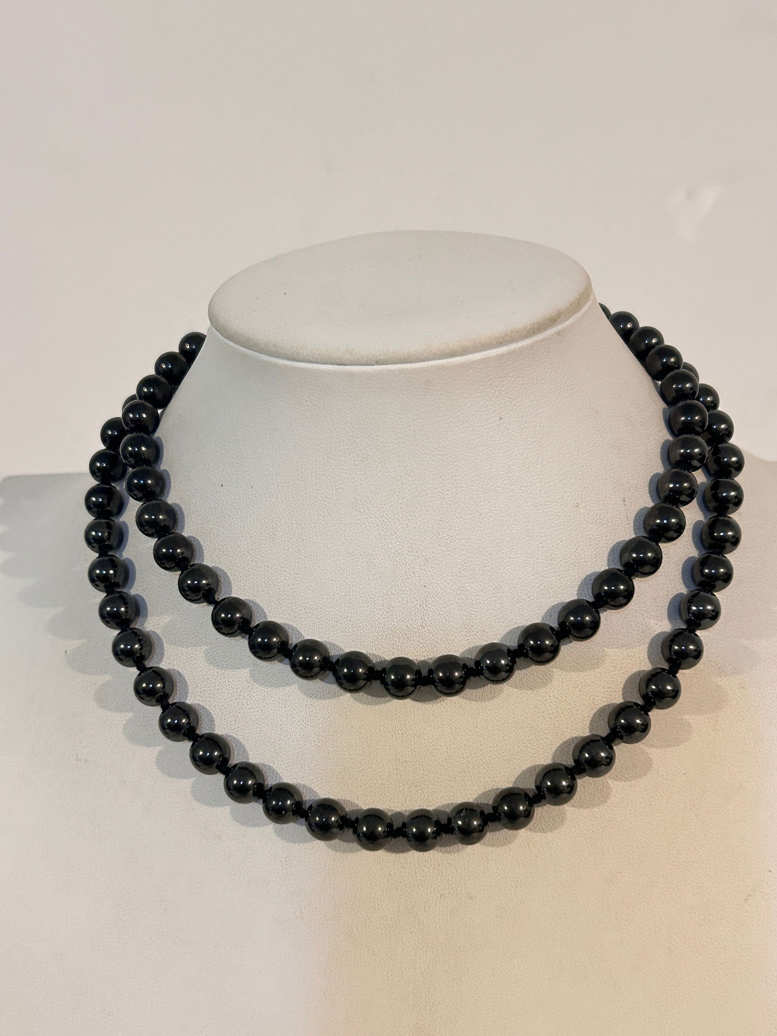 Vintage Hematite/black Bead Necklace 30": Vintage Hematite/black Bead Necklace 30" Please view all photos as they are part of the description and condition of this Item, Feel free to contact me with questions or picture requests! Used Item AS