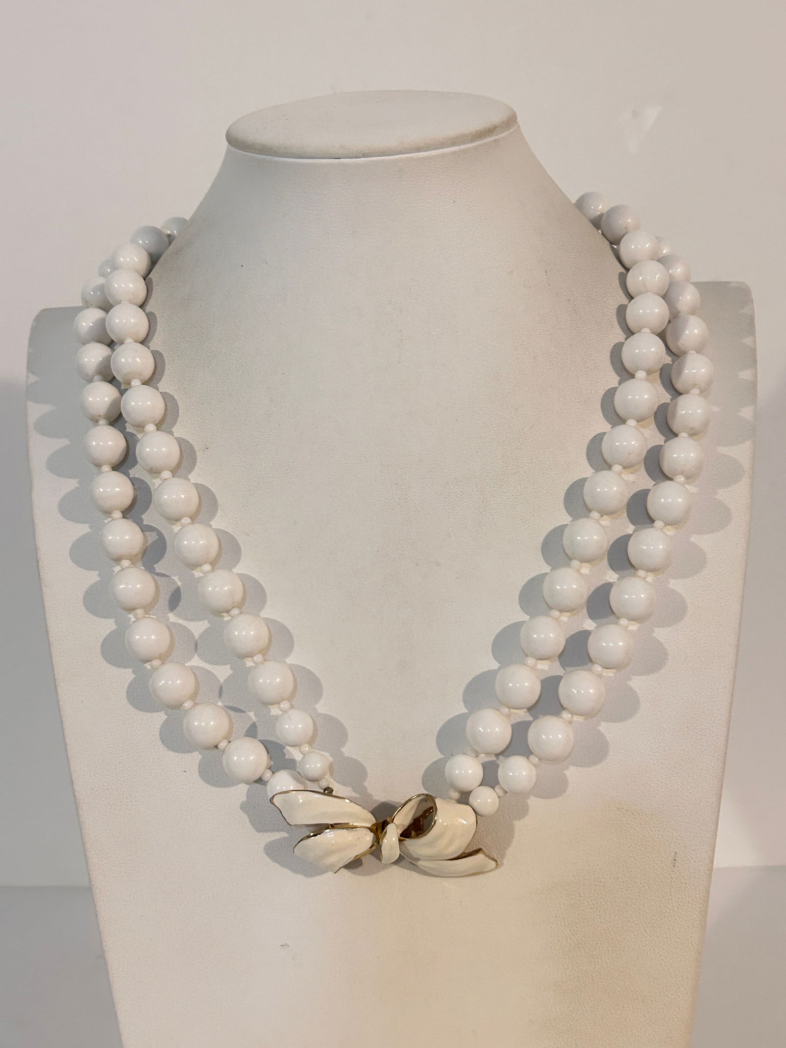 Vendome Vintage White Beaded 2 strand Bow Necklace 21" (1 of 3)