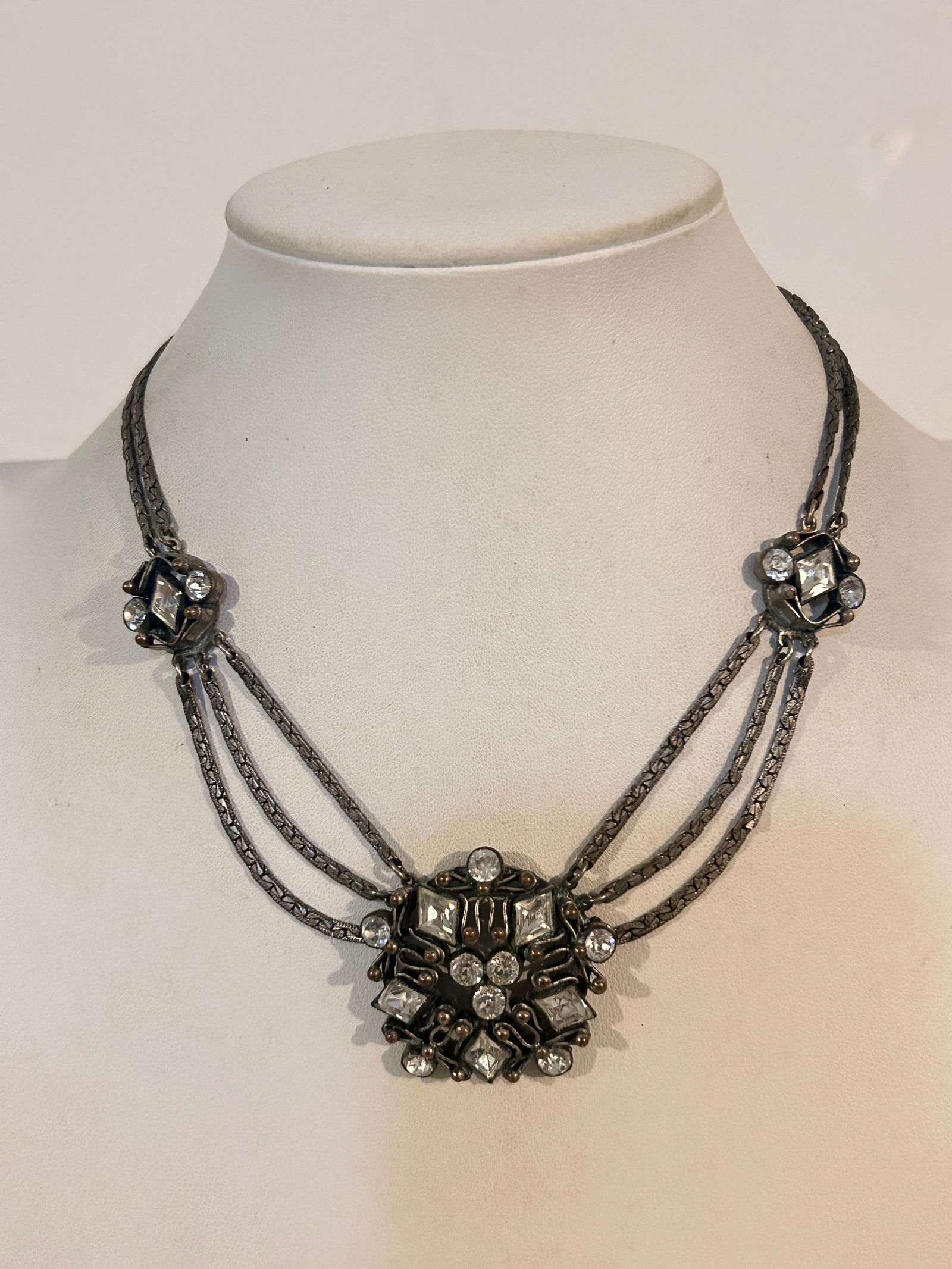 Vintage style silver tone clear rhinestone statement choker necklace 14": Vintage style silver tone clear rhinestone statement choker necklace 14" Please view all photos as they are part of the description and condition of this Item, Feel free to contact me with questions o