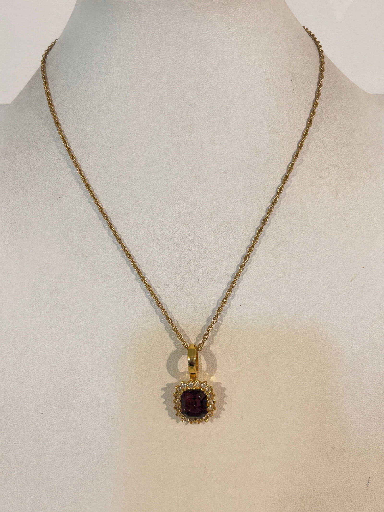 Vintage Roman rhinestone pendant Necklace 18": Vintage Roman rhinestone pendant Necklace 18" Please view all photos as they are part of the description and condition of this Item, Feel free to contact me with questions or picture requests! Used It