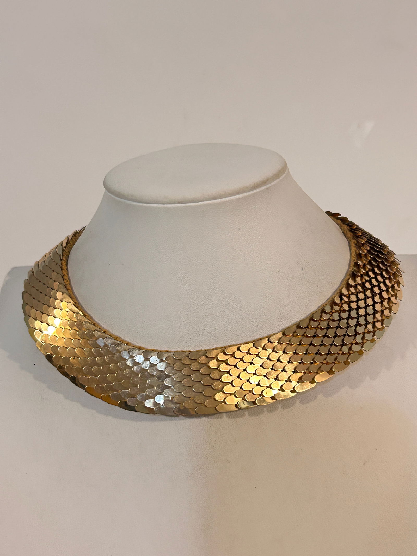 Vintage Whiting & Davis Gold Plated Mesh Choker Necklace 13" unsigned: Vintage Whiting & Davis Gold Plated Mesh Choker Necklace 13" unsigned Please view all photos as they are part of the description and condition of this Item, Feel free to contact me with questions or p