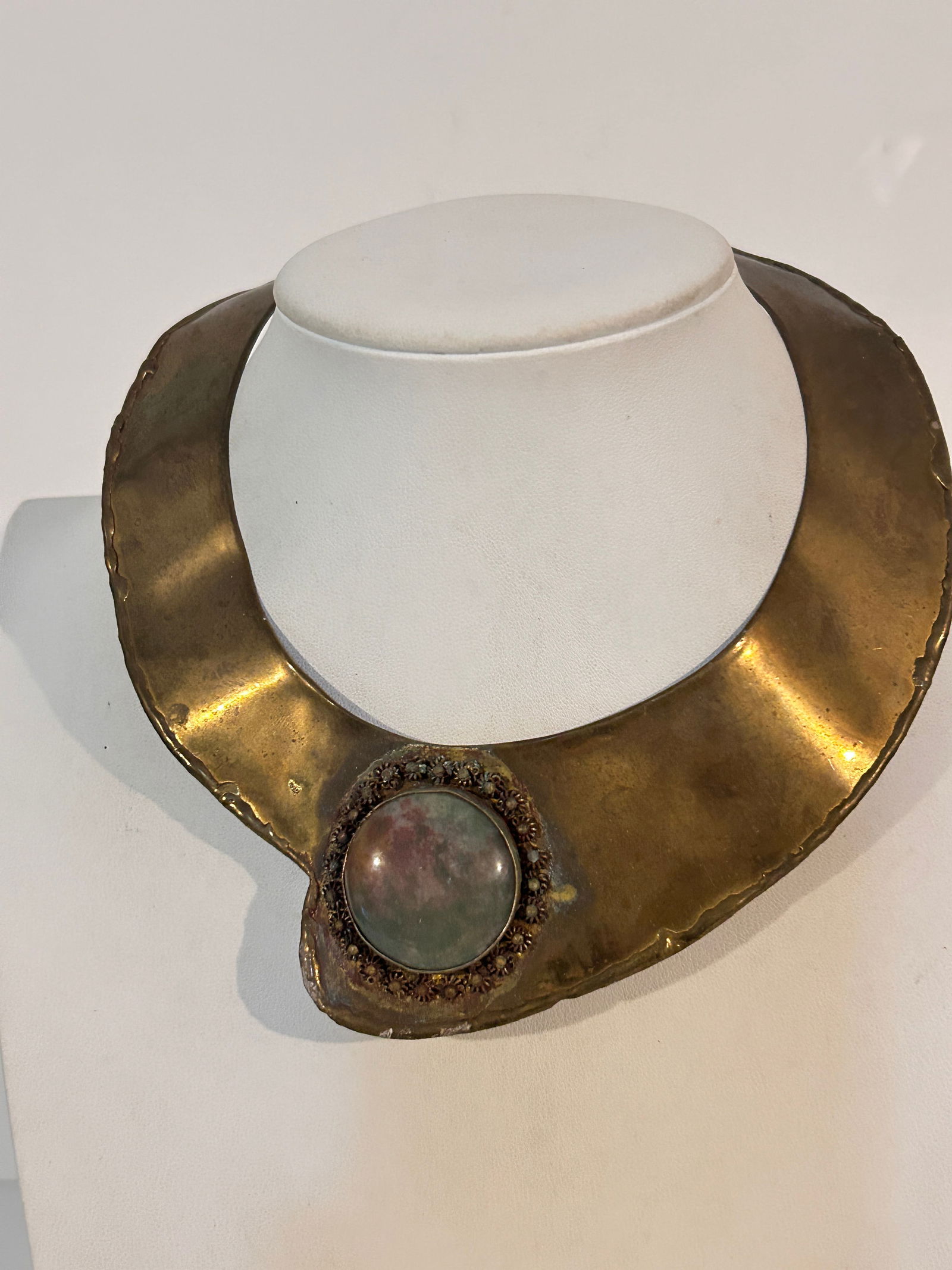 Vintage Modernist Brutalist Huge Agate Brass Shield Collar Bib Choker Necklace 13": Vintage Modernist Brutalist Huge Agate Brass Shield Collar Bib Choker Necklace 13" Please view all photos as they are part of the description and condition of this Item, Feel free to contact me with q