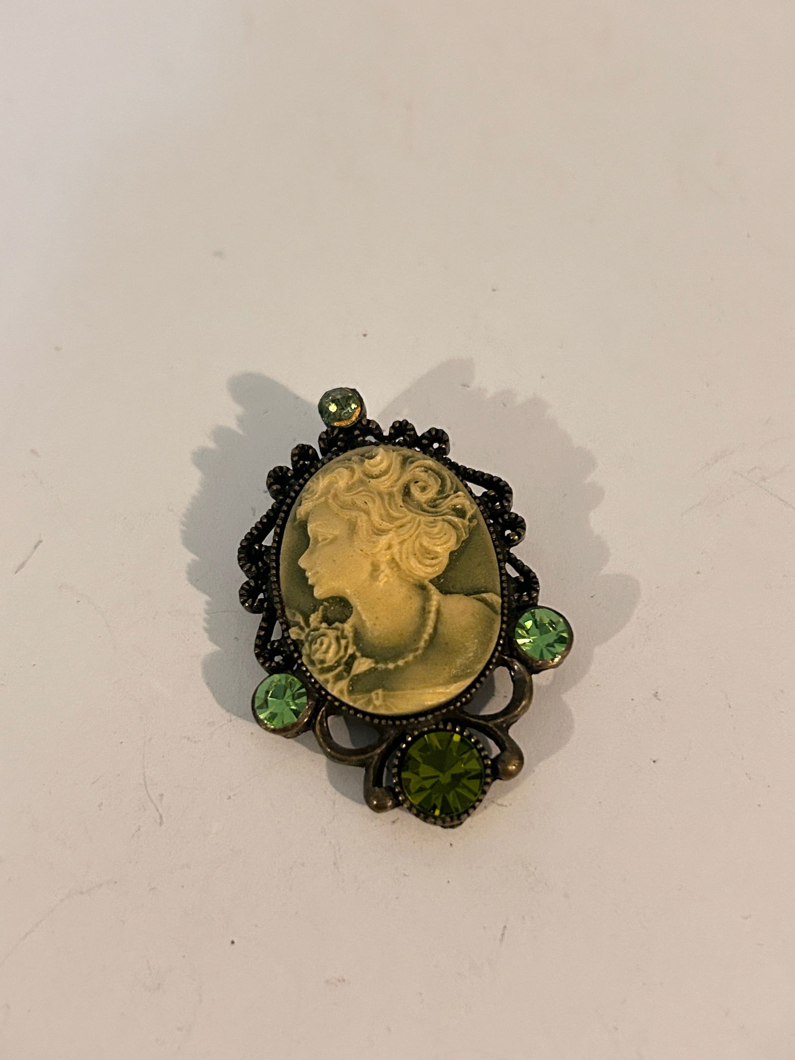 Vintage Green Cameo rhinestone Brooch (1 of 4)