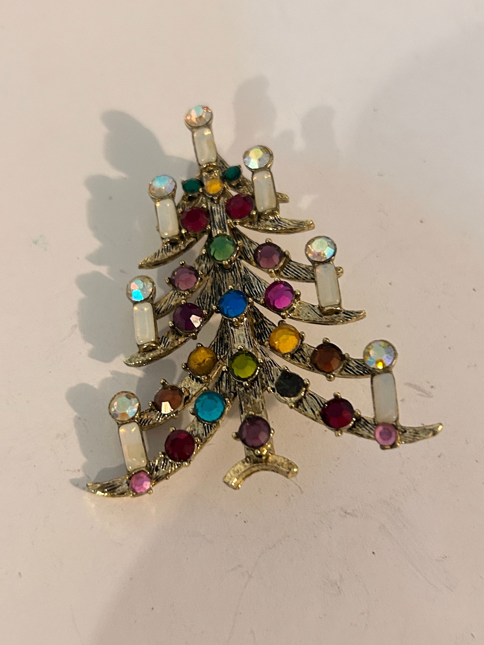 Stunning Gold Tone Vintage Signed Weiss Rhinestone 7 Candles Christmas Tree Pin (1 of 5)