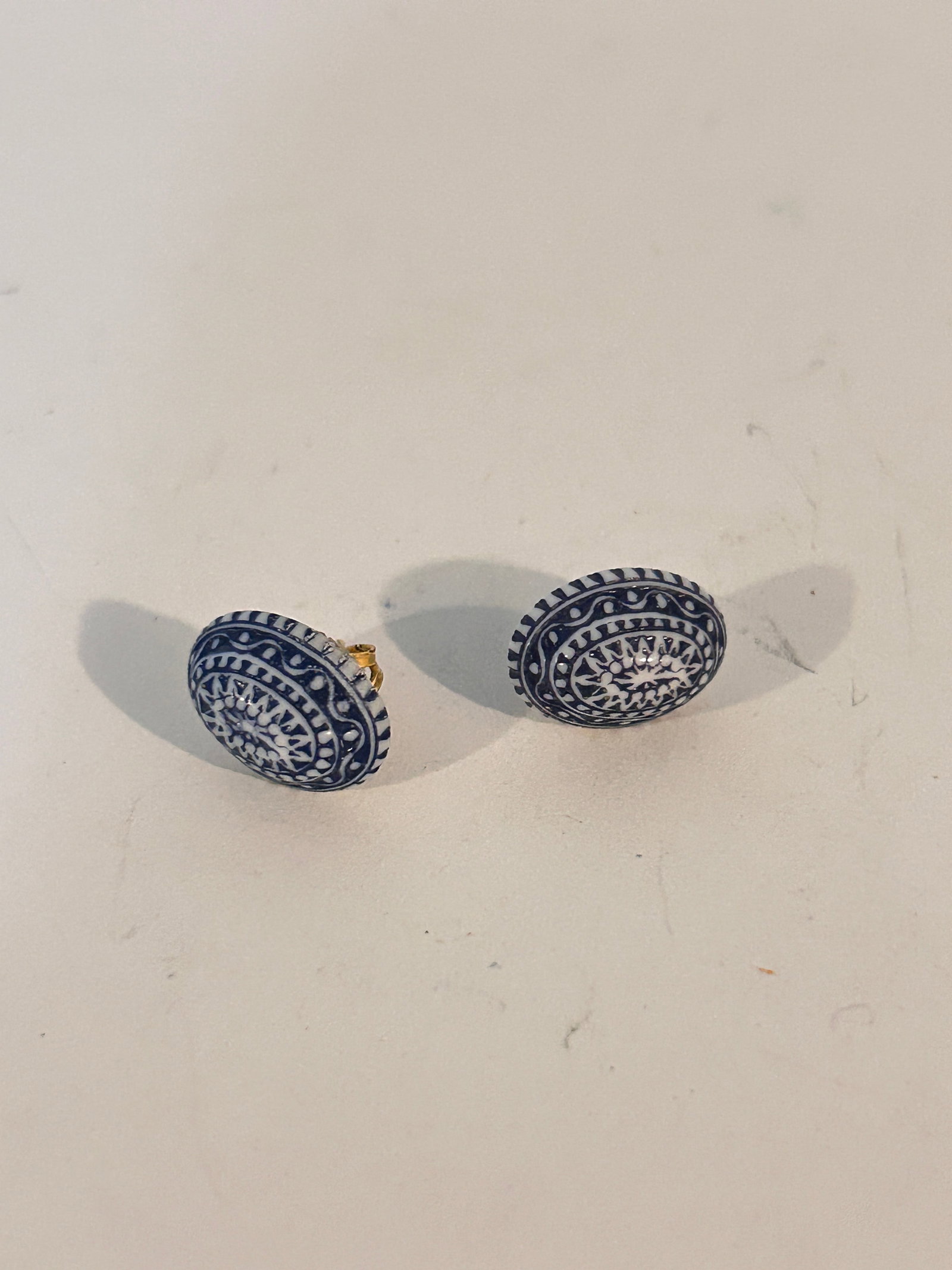 Vintage post blue earrings: Vintage post blue earrings Please view all photos as they are part of the description and condition of this Item, Feel free to contact me with questions or picture requests! Used Item AS IS