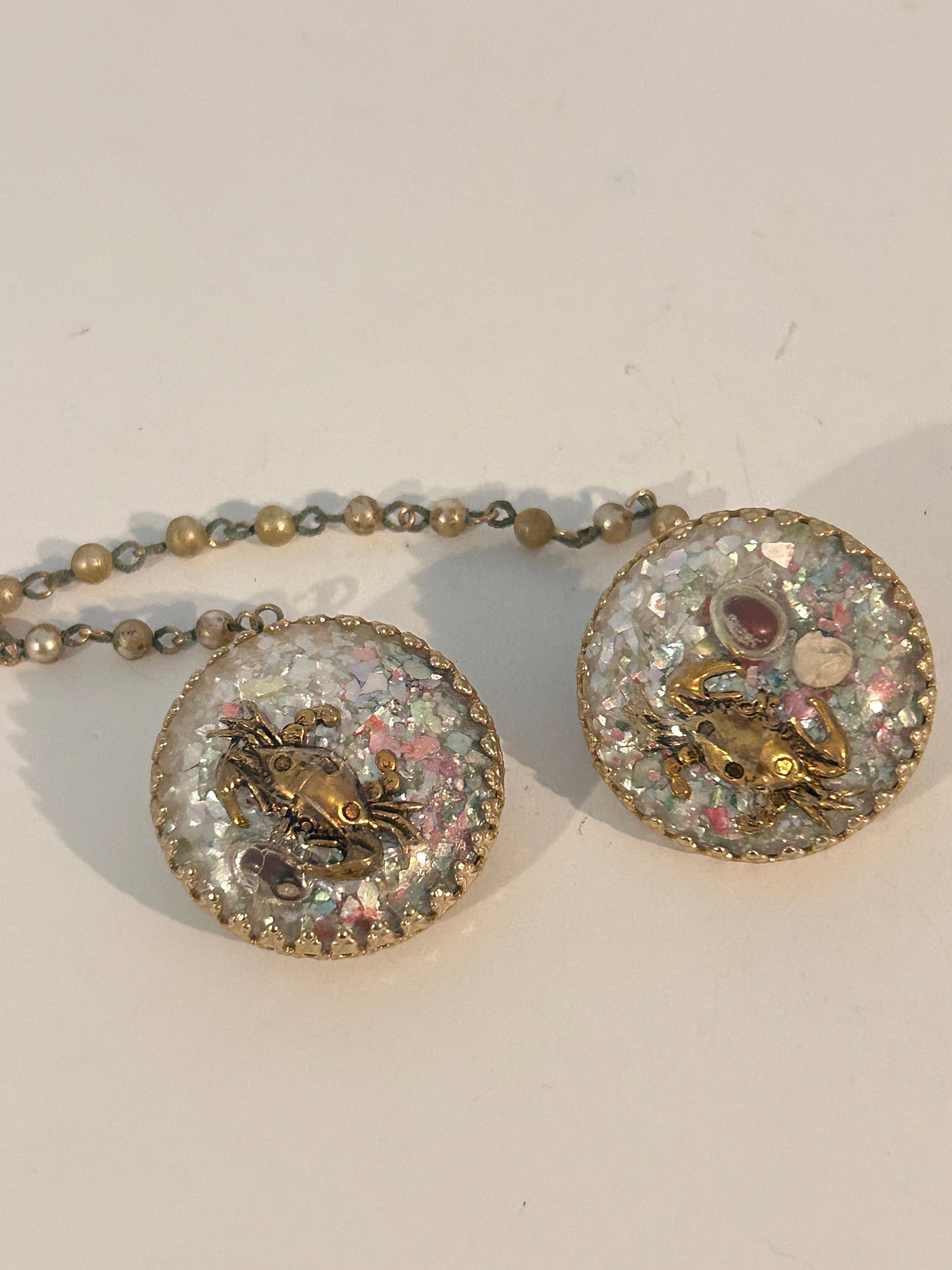 Vintage Sweater Guard Clip Clasp Gold Tone crabs: Vintage Sweater Guard Clip Clasp Gold Tone crabs Please view all photos as they are part of the description and condition of this Item, Feel free to contact me with questions or picture requests! Used