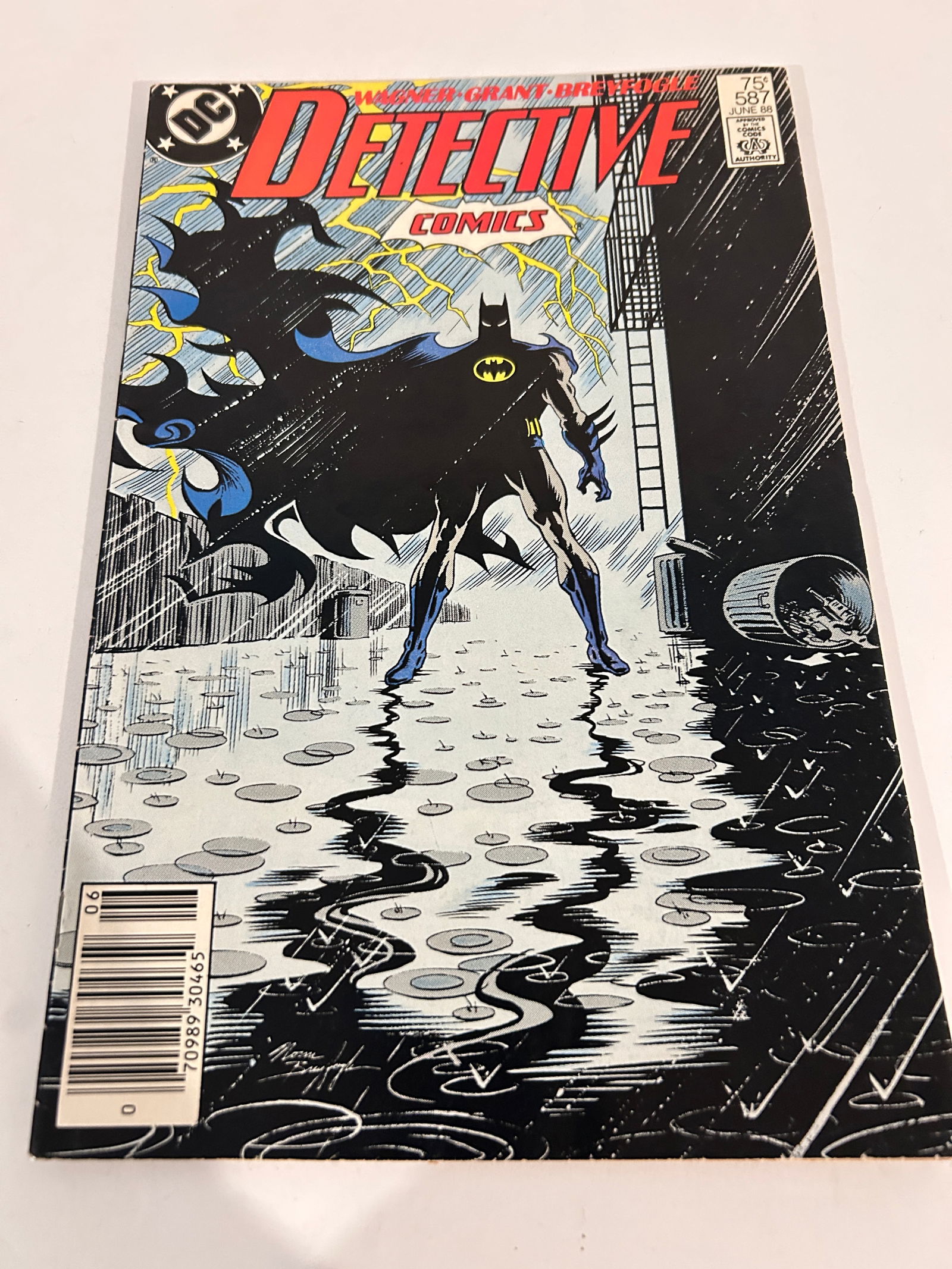 Vintage Comic Book Detective Comics # 587 (1 of 3)