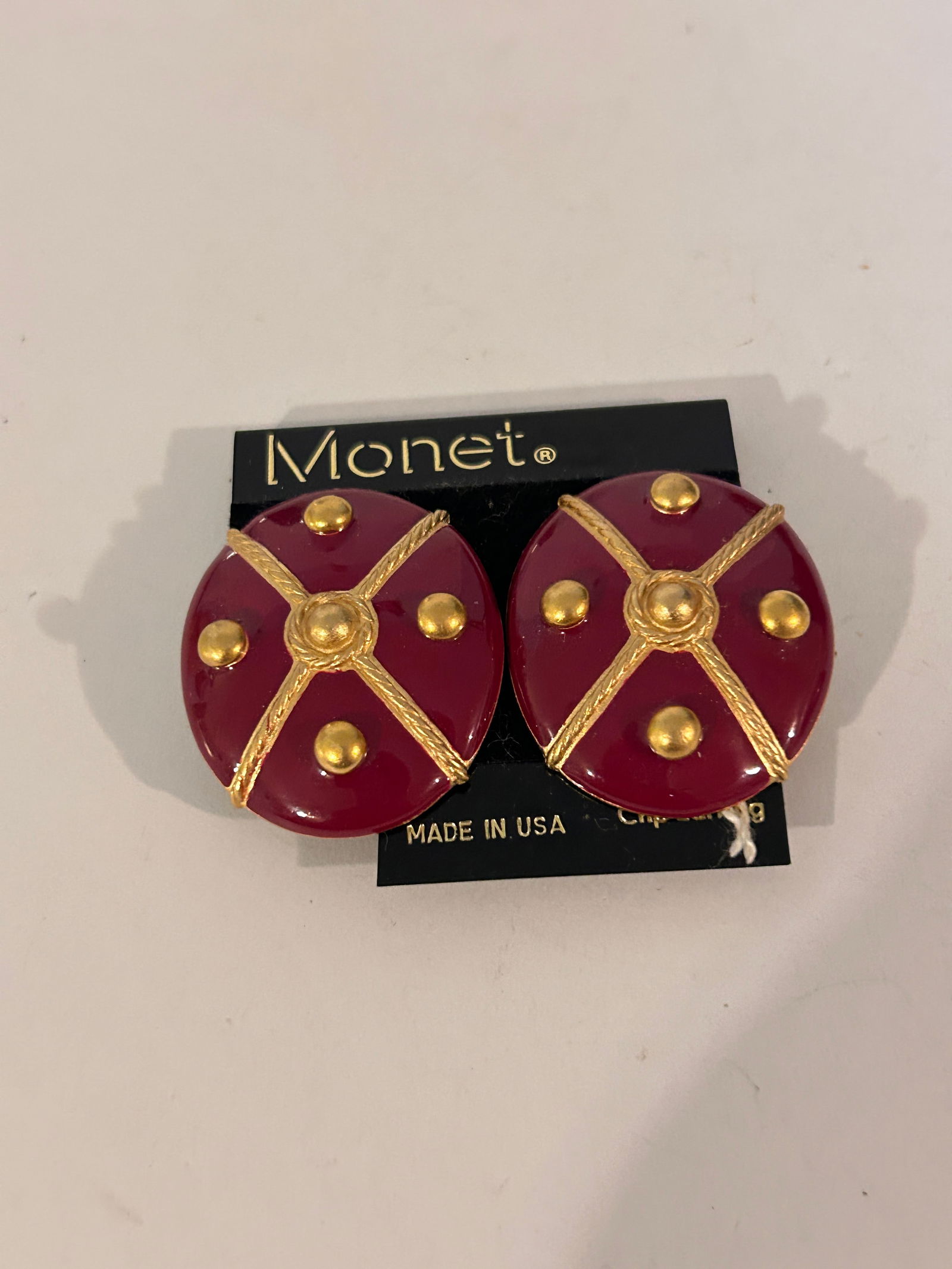 Vintage Enamel Red Monet gold tone Earrings: Vintage Enamel Red Monet gold tone Earrings Please view all photos as they are part of the description and condition of this Item, Feel free to contact me with questions or picture requests! Used Item