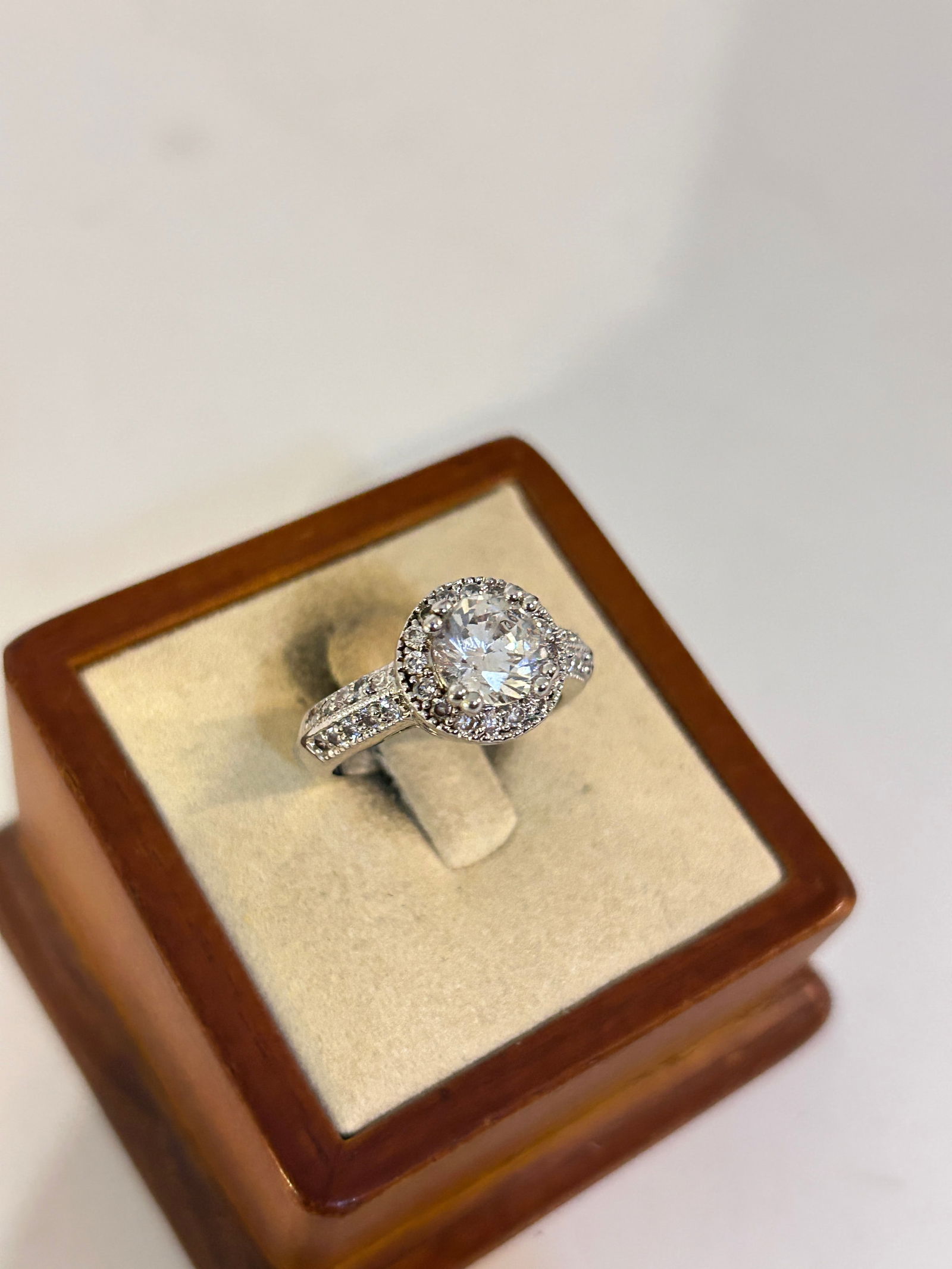 Vintage silver tone rhinestone Custom Ring sz 7 (1 of 5)