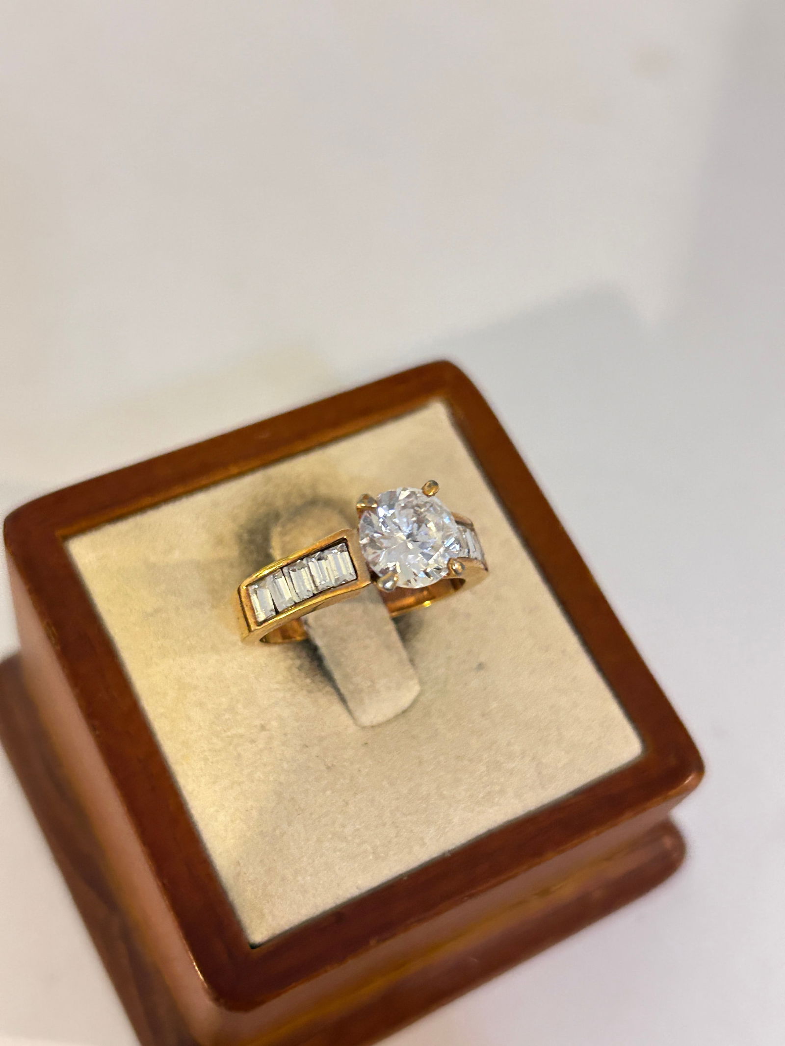 Vintage 18KGE RSC Custom Ring sz 8 (1 of 5)