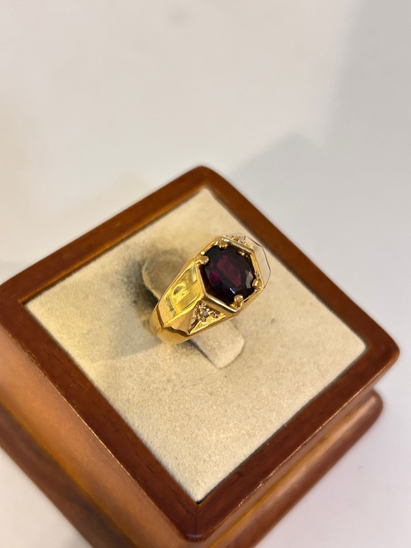 Vintage 14KT HGE Lind Costume Ring sz 7 (1 of 4)