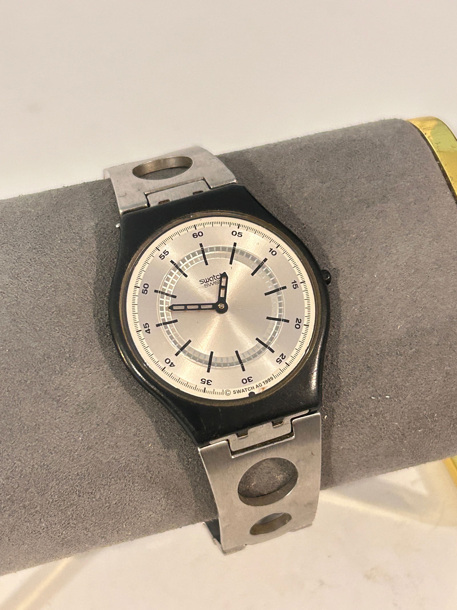 Old Swatch Watch needs batterys (1 of 5)