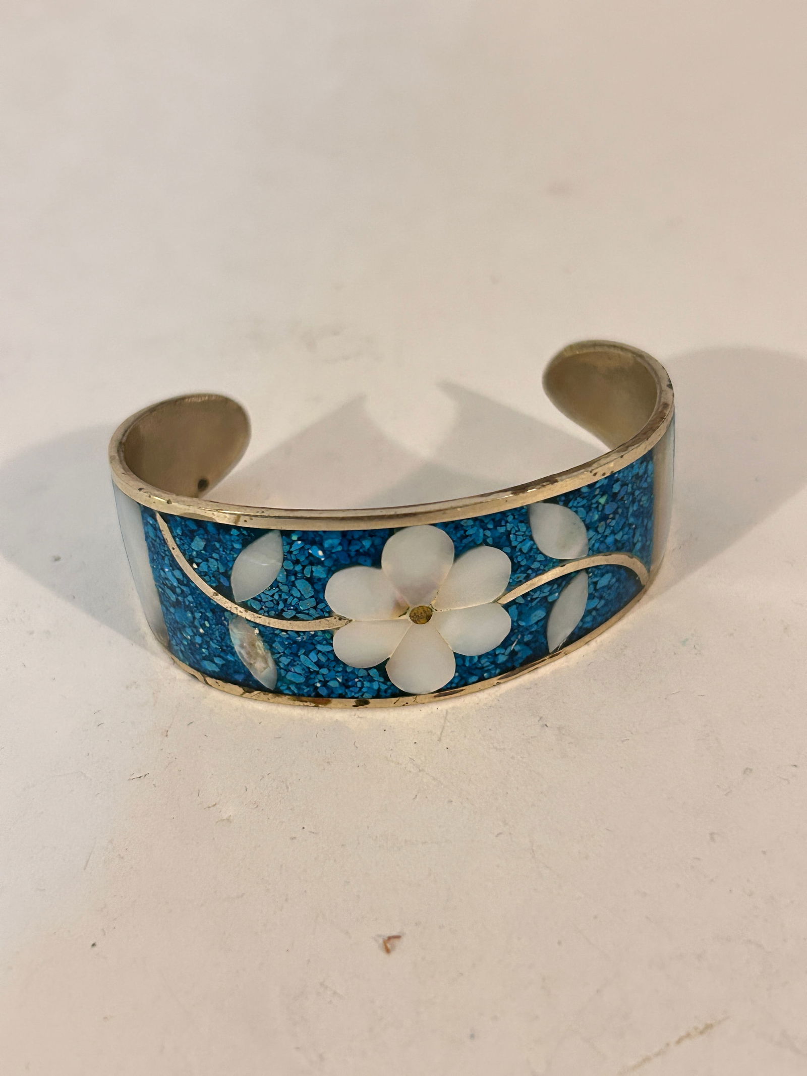 Vintage Alpaca Blue Floral Bracelet 6": Vintage Alpaca Blue Floral Bracelet 6" Please view all photos as they are part of the description and condition of this Item, Feel free to contact me with questions or picture requests! Used Item AS I