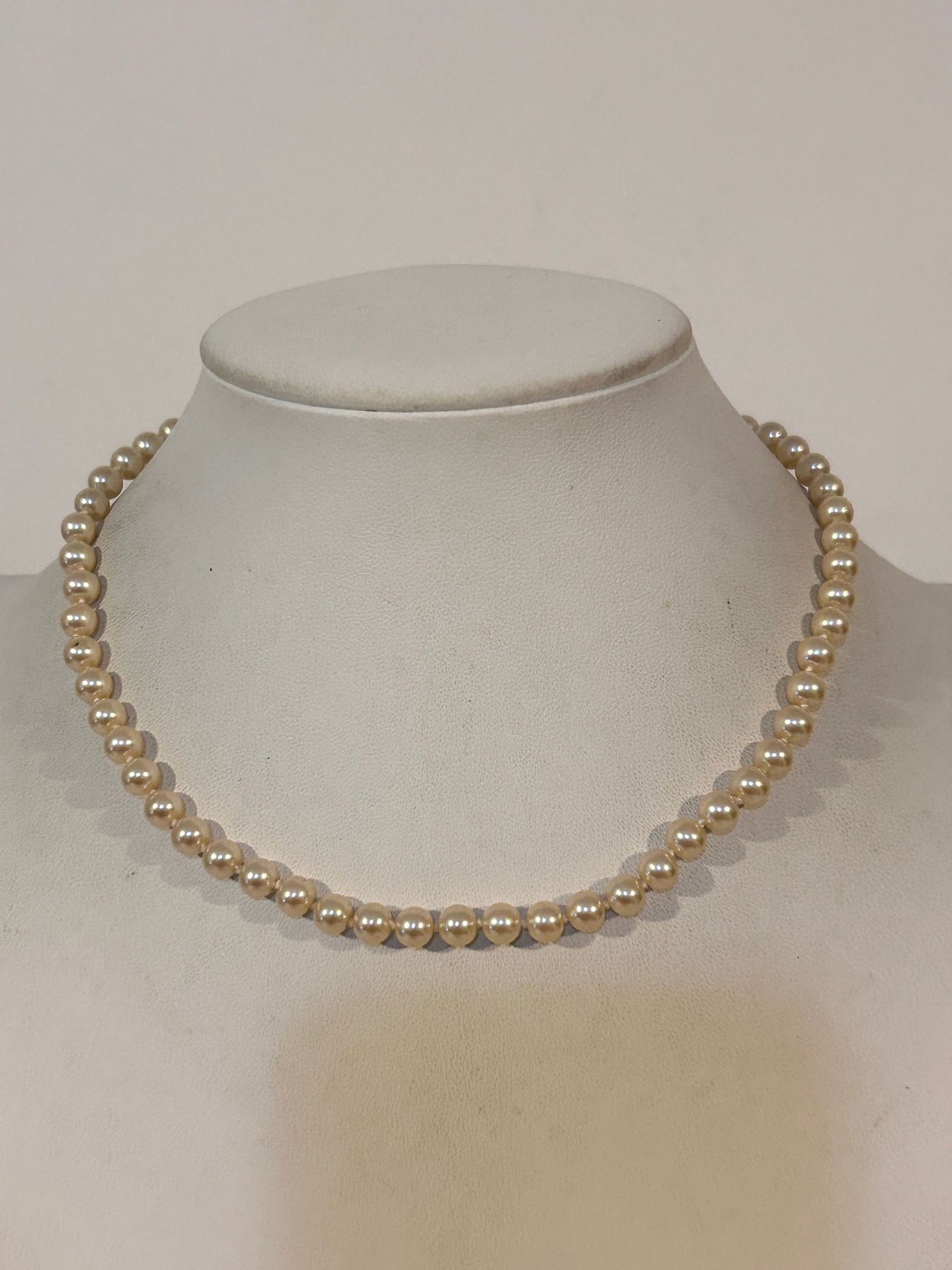 Vintage Faux Pearl choker Necklace 15" (1 of 5)
