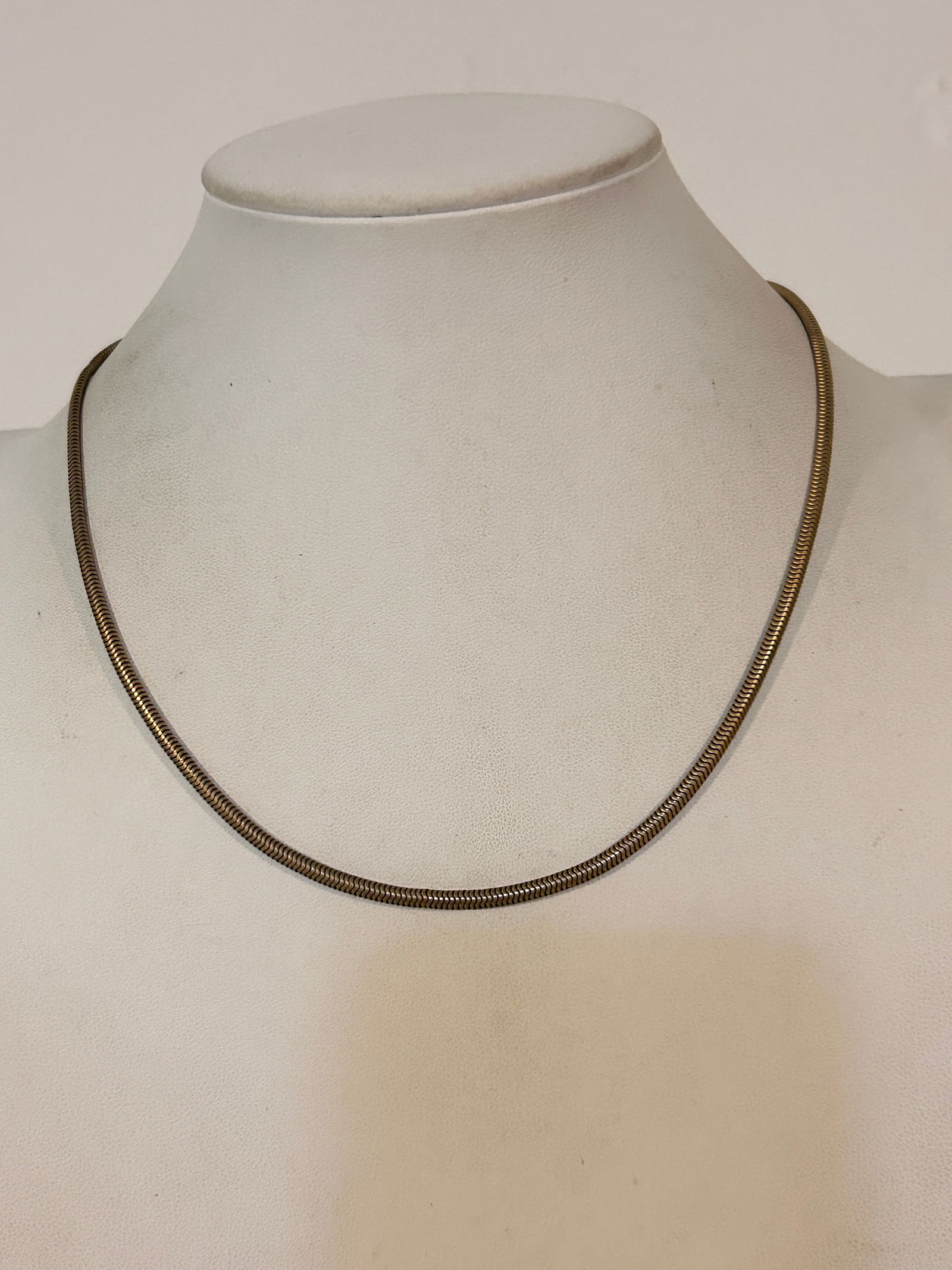 Vintage gold tone Necklace 17" (1 of 5)