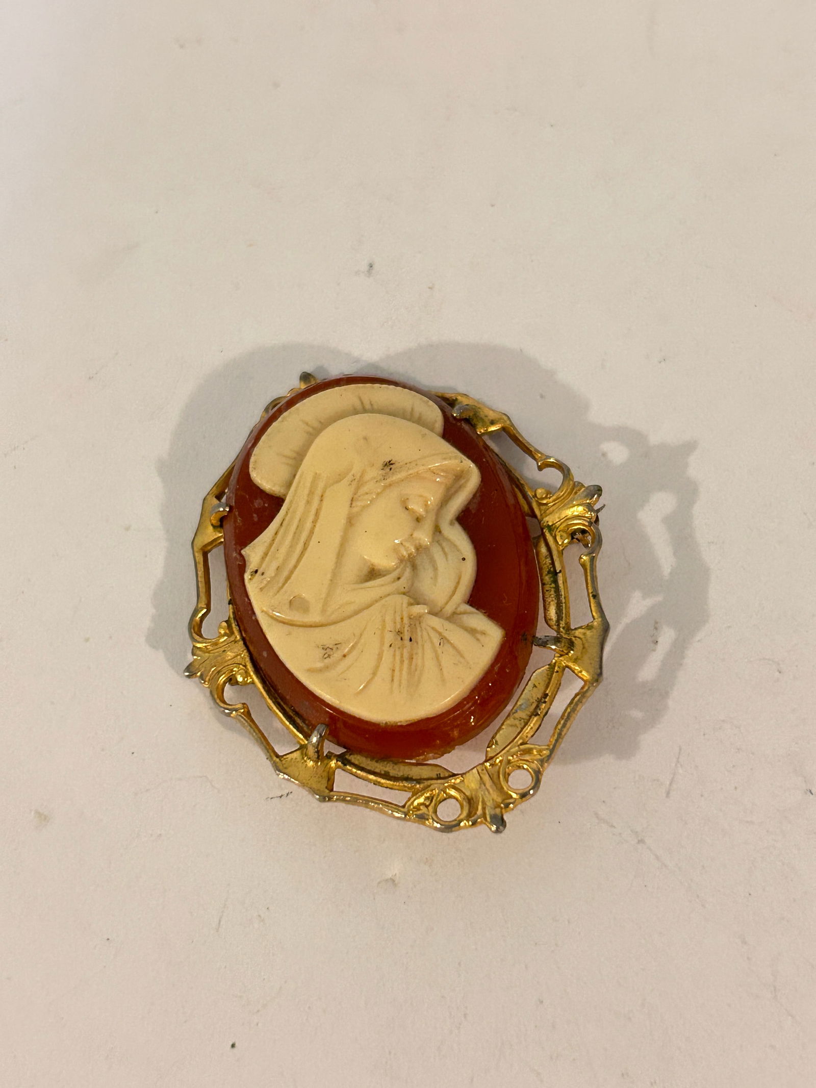 1940s vintag catholic Saint Mary Cameo Brooch religious Lucian Gallagher: 1940s vintag catholic Saint Mary Cameo Brooch religious Lucian Gallagher Please view all photos as they are part of the description and condition of this Item, Feel free to contact me with questions o