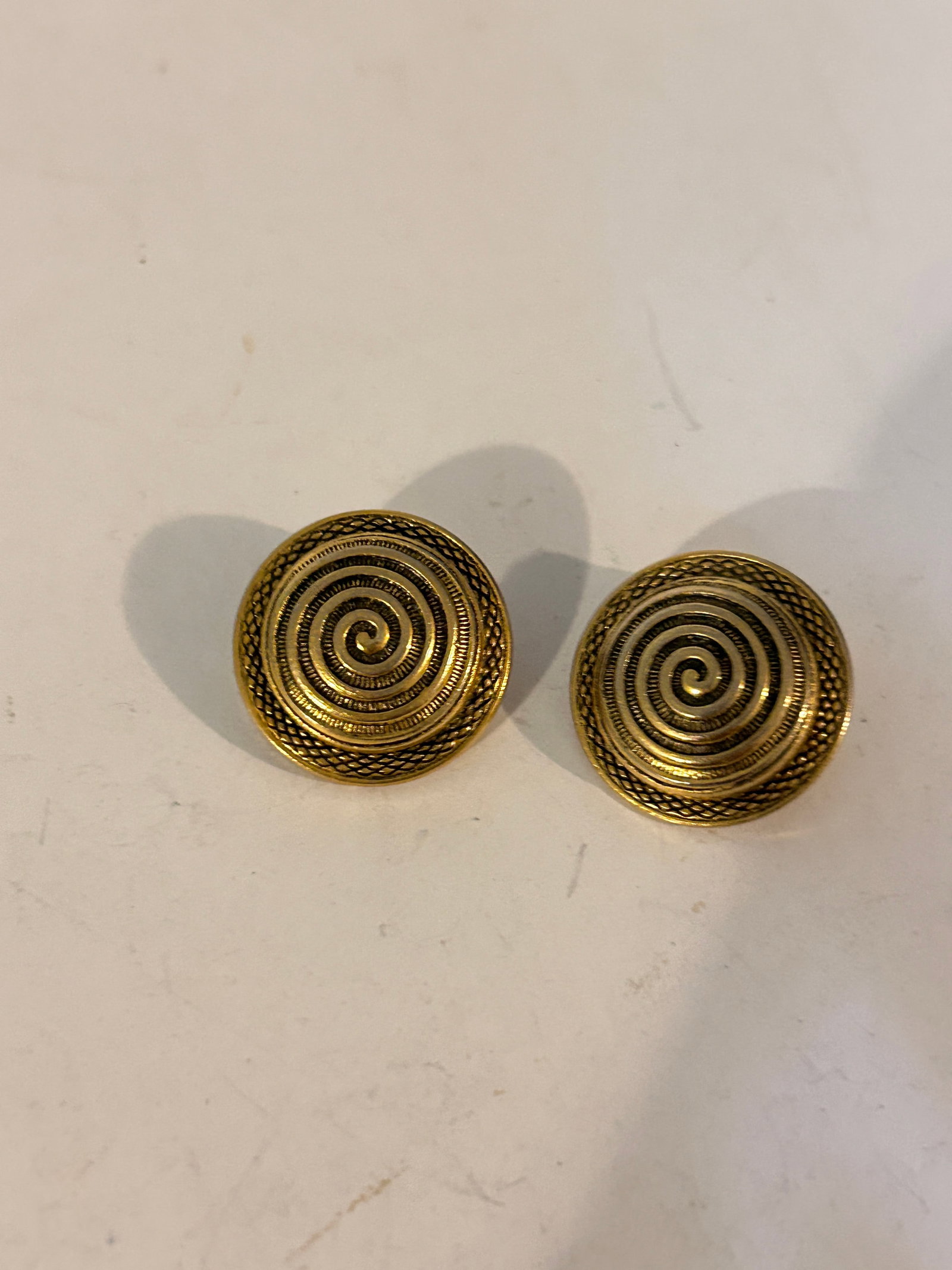 Freirich Signed Vintage High Dome gold tone Earrings (1 of 4)