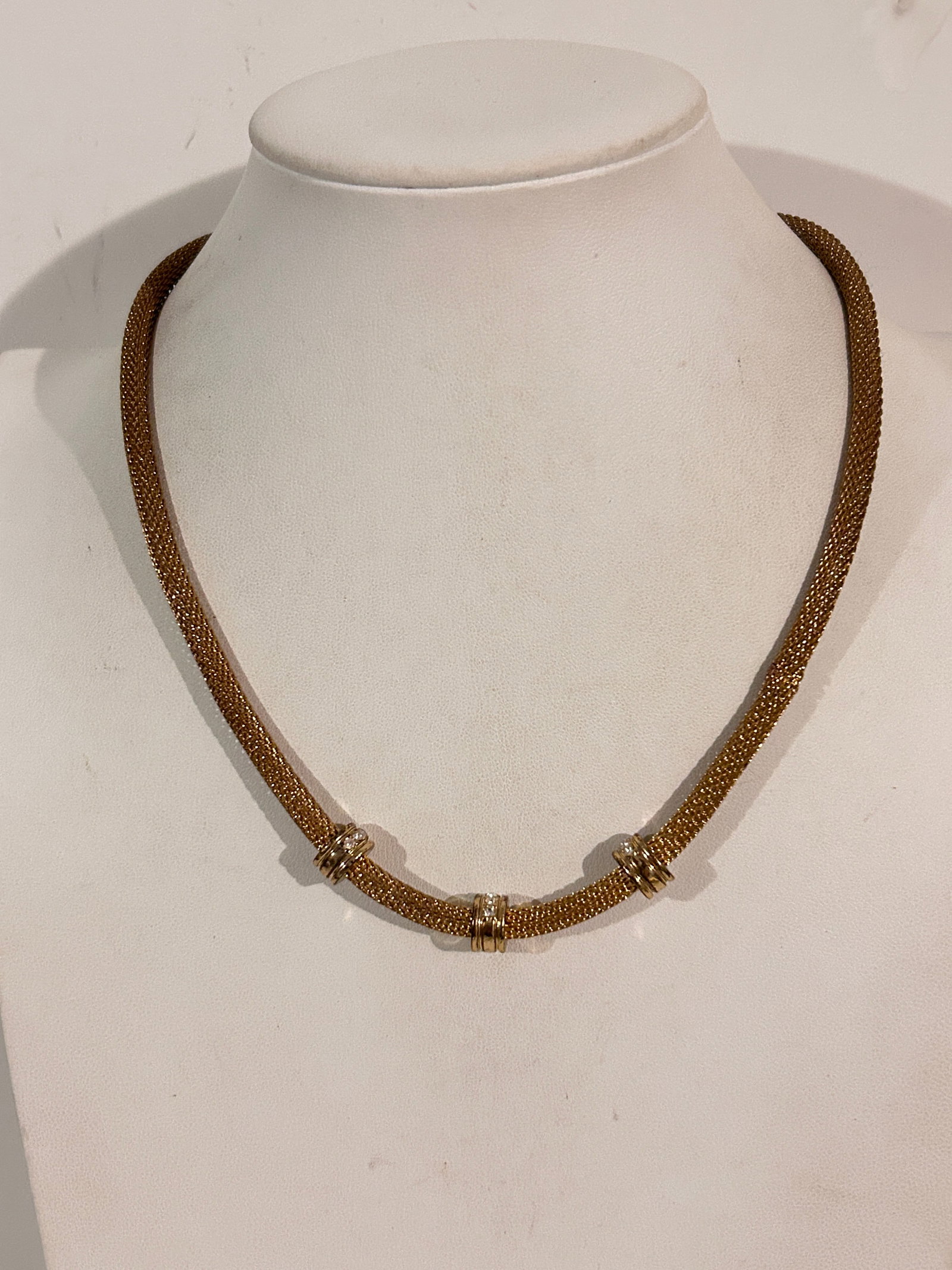 Vintage Gold tone mesh Necklace Sz 17" (1 of 5)