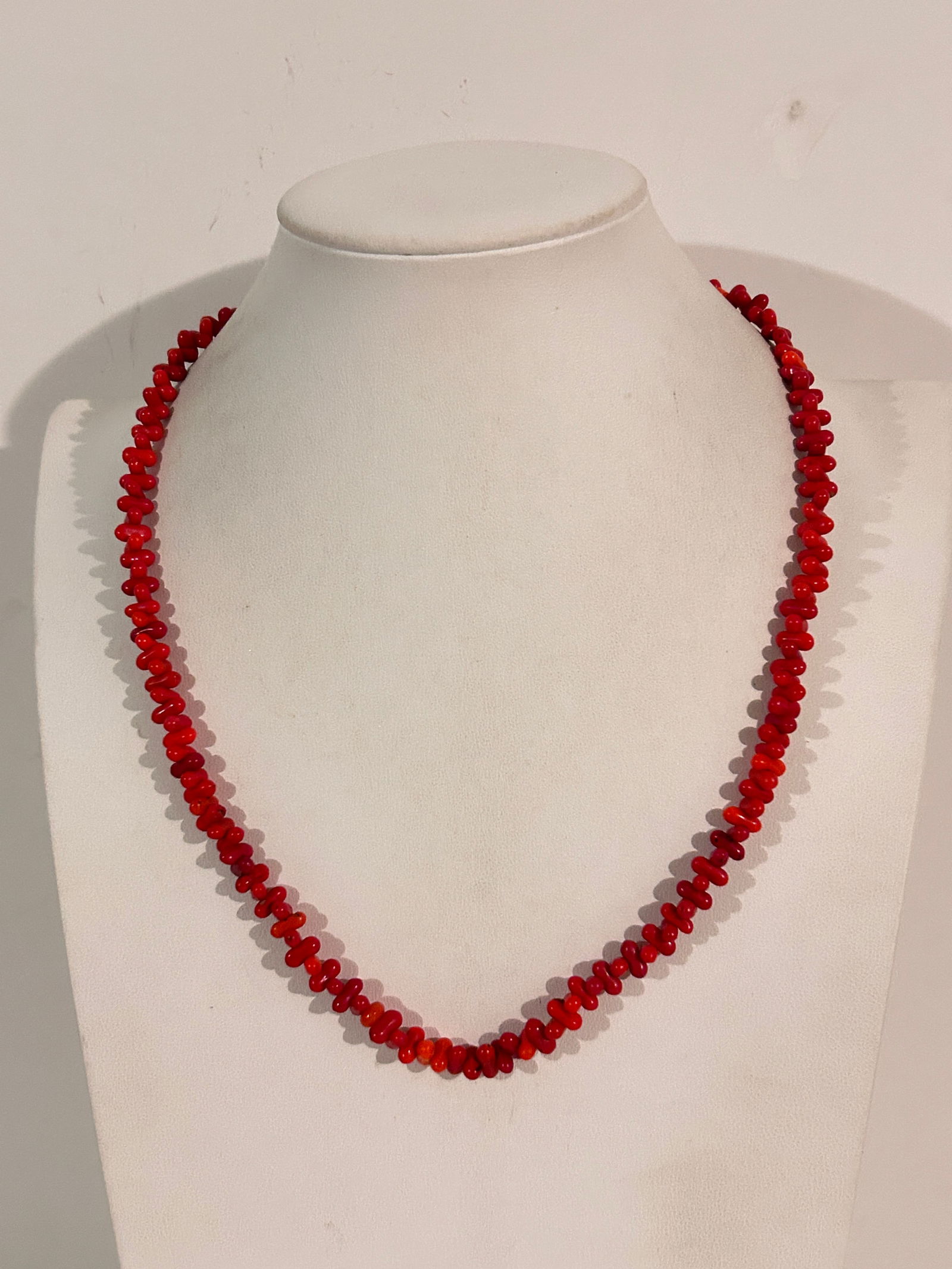 Vintage red plastic Necklace Sz 21" (1 of 5)