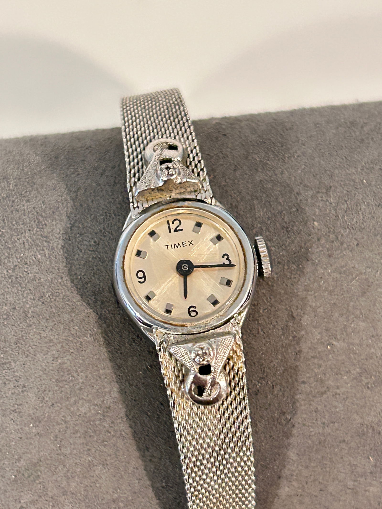 Vintage Timex mechanical mesh Watch not working (1 of 4)