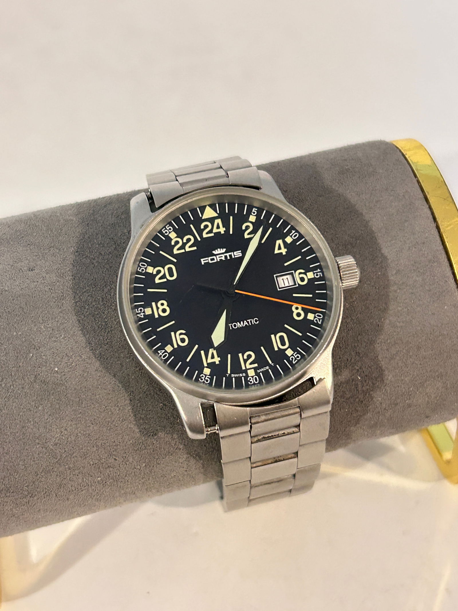 Vintage Fortis Automatic 24 hour Pilots Watch working: Vintage Fortis Automatic 24 hour Pilots Watch working Please view all photos as they are part of the description and condition of this Item, Feel free to contact me with questions or picture requests!