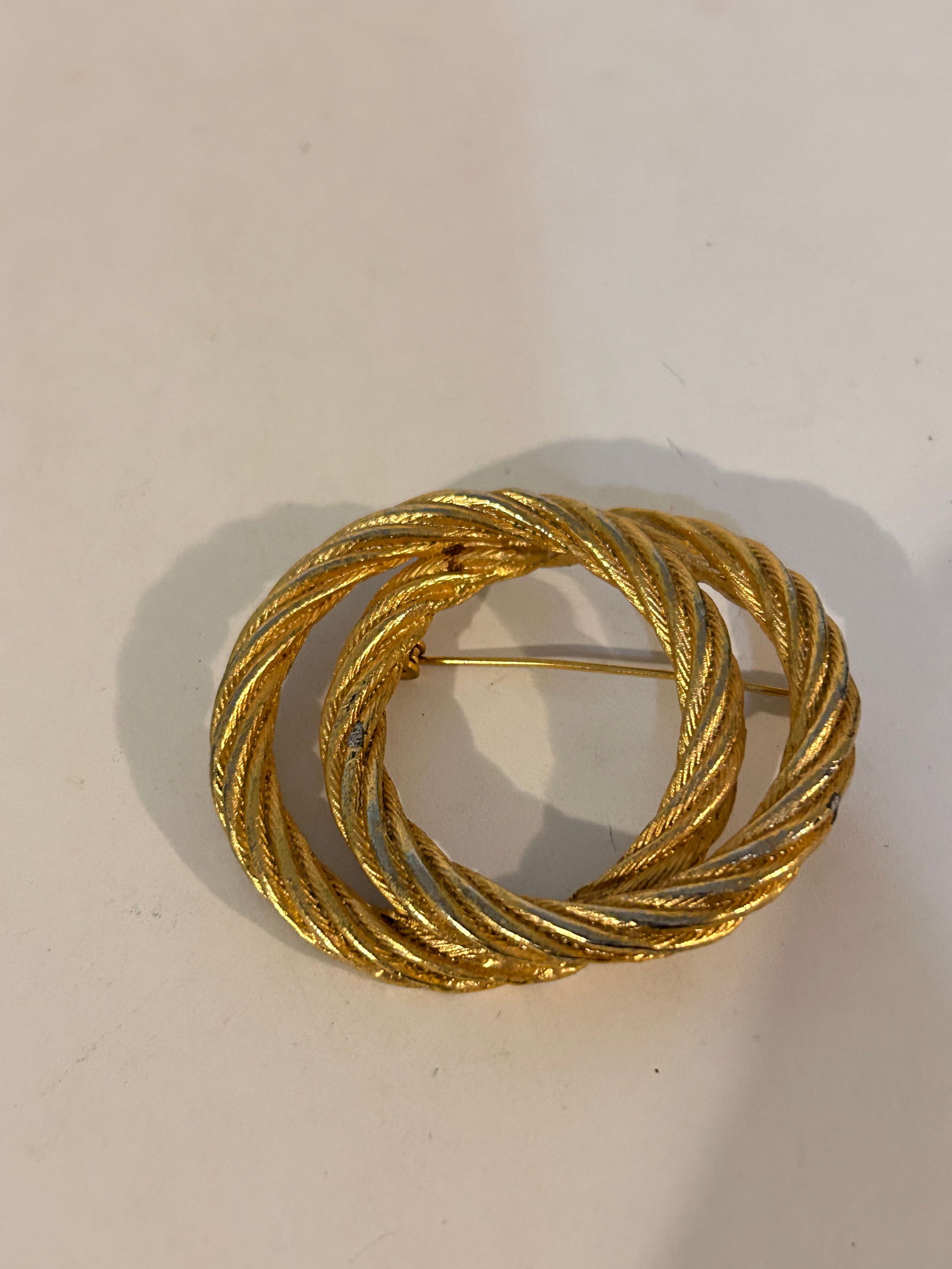 Vintage gold tone Brooch (1 of 5)