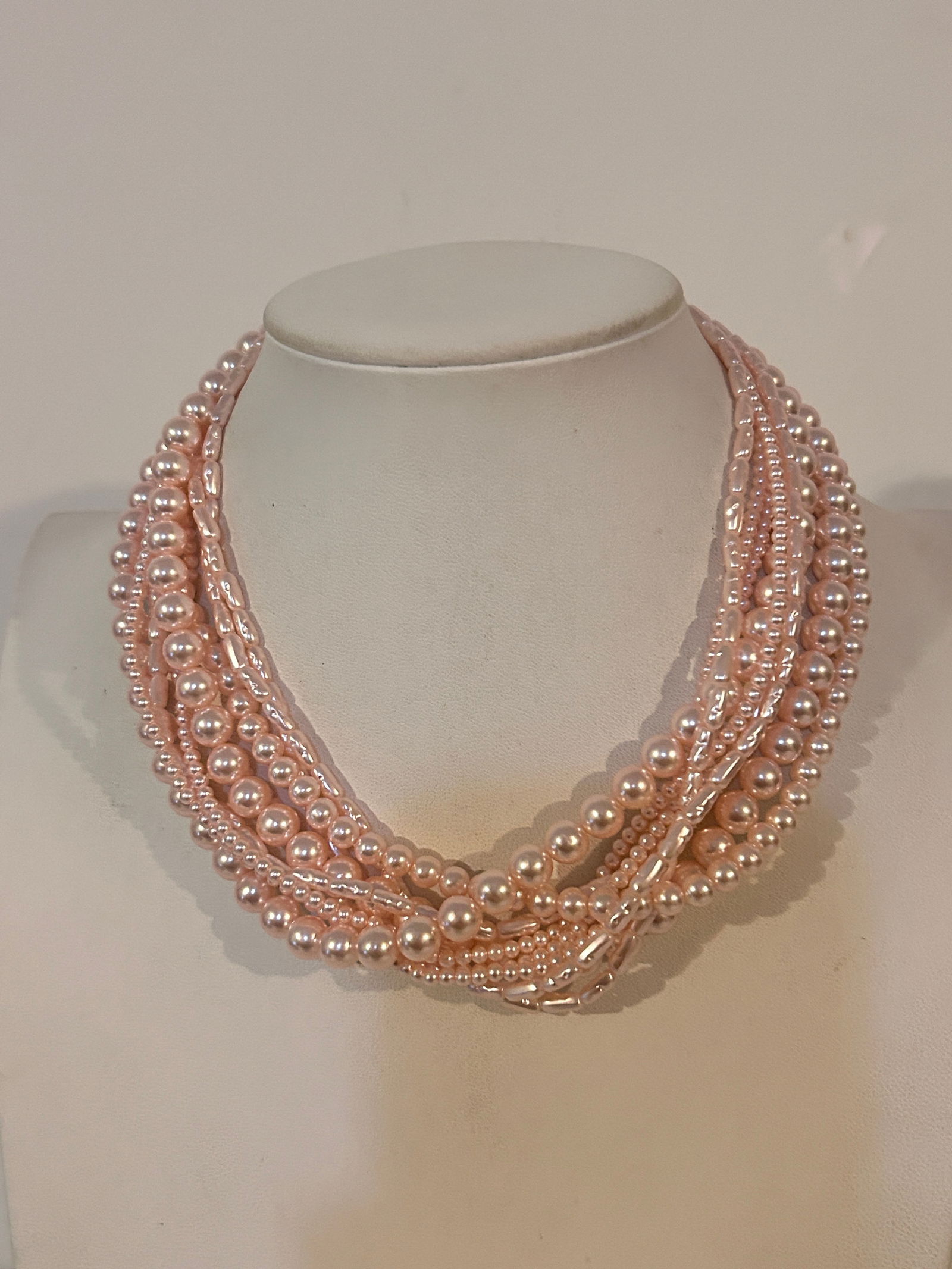 Vintage pink multi strand Faux pearl Necklace 14": Vintage pink multi strand Faux pearl Necklace 14" Please view all photos as they are part of the description and condition of this Item, Feel free to contact me with questions or picture requests! Use