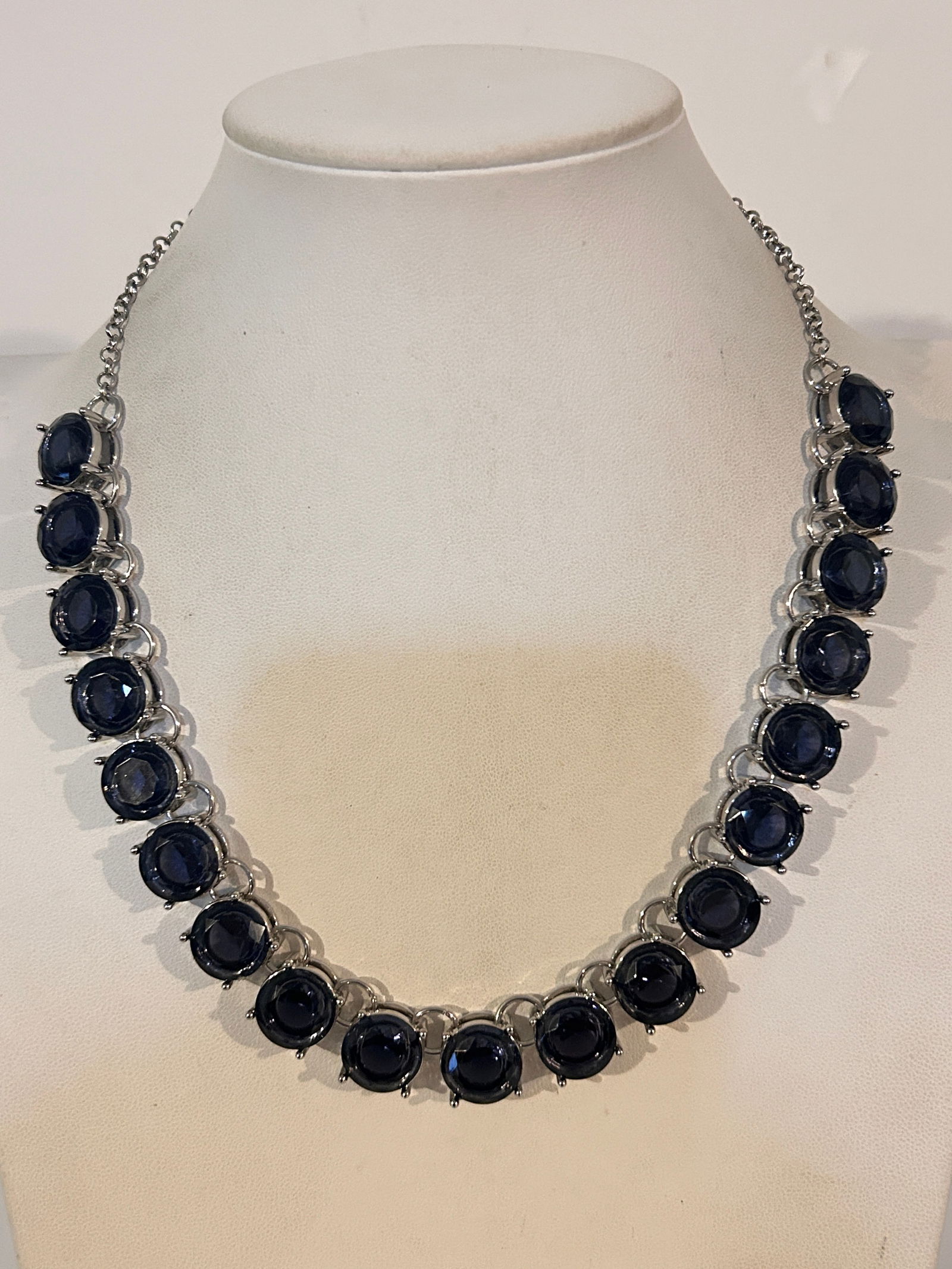 vintage Large Smoke Grey Crystal Necklace 17": vintage Large Smoke Grey Crystal Necklace 17" Please view all photos as they are part of the description and condition of this Item, Feel free to contact me with questions or picture requests! Used It