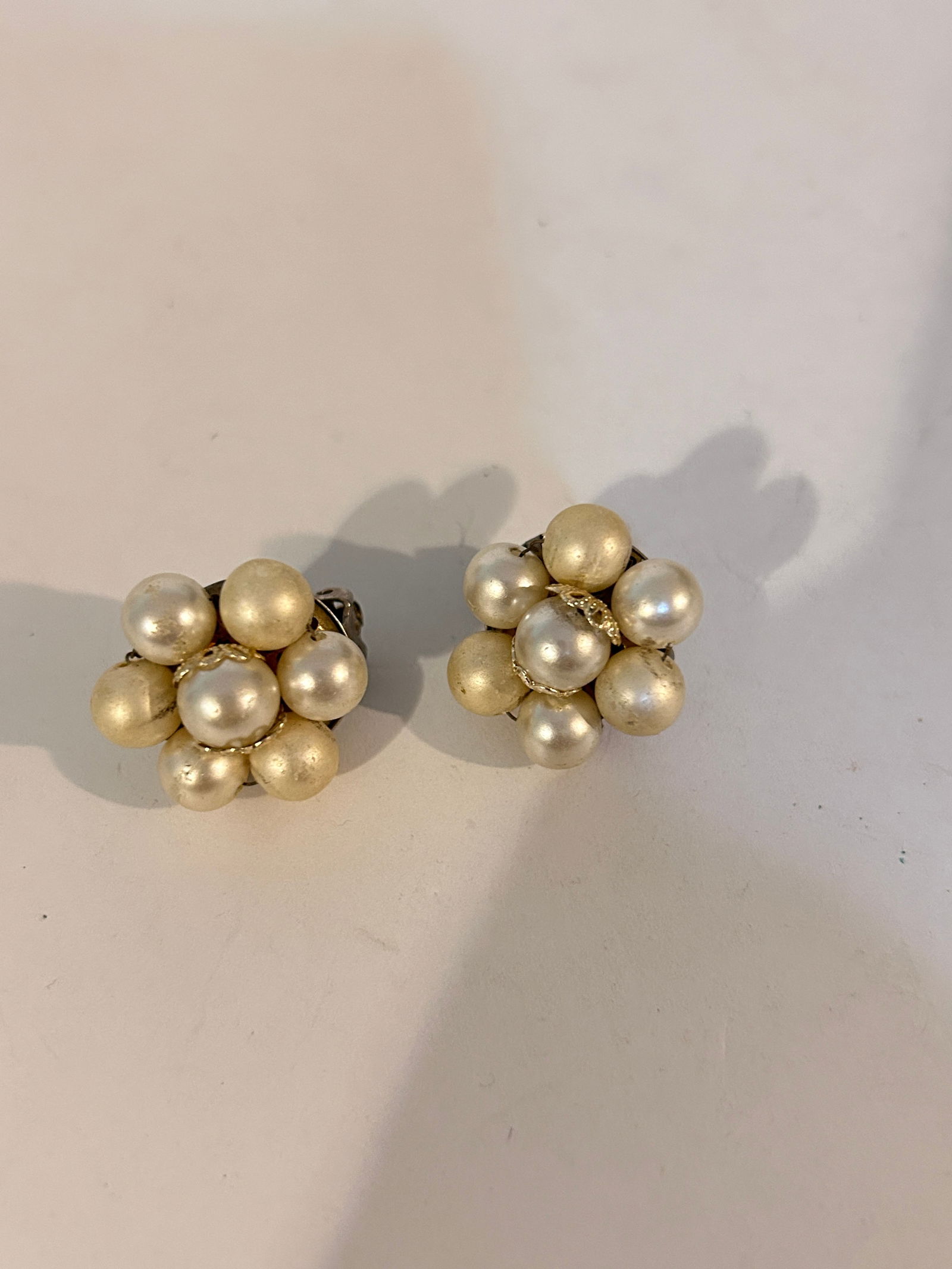 Vintage faux pearl bead japan Earrings: Vintage faux pearl bead japan Earrings Please view all photos as they are part of the description and condition of this Item, Feel free to contact me with questions or picture requests! Used Item AS I