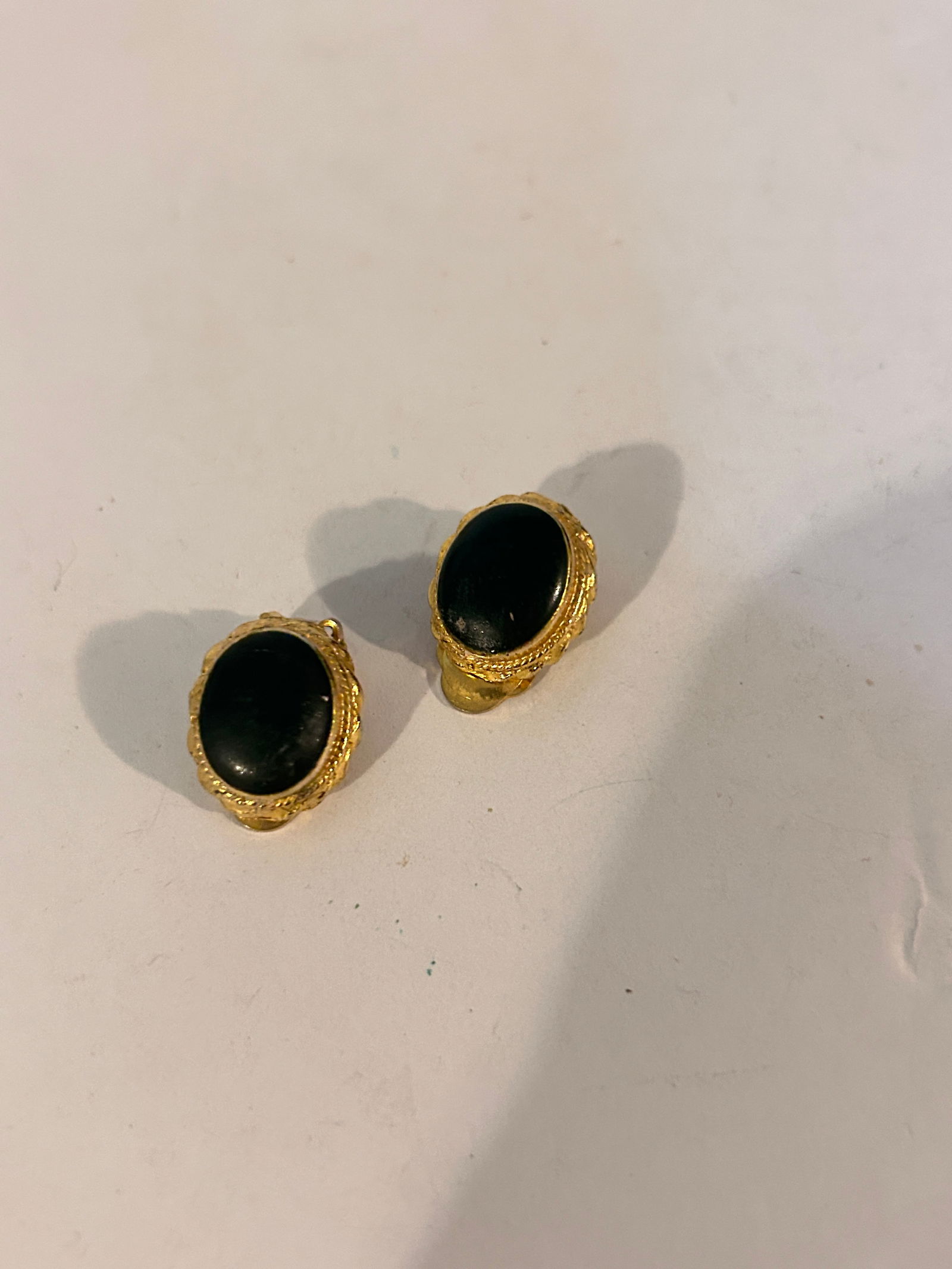 Vintage Gold Tone Earrings (1 of 5)