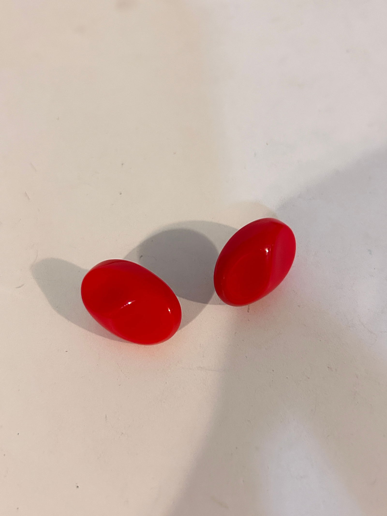 Vintage red glass post Earrings: Vintage red glass post Earrings Please view all photos as they are part of the description and condition of this Item, Feel free to contact me with questions or picture requests! Used Item AS IS