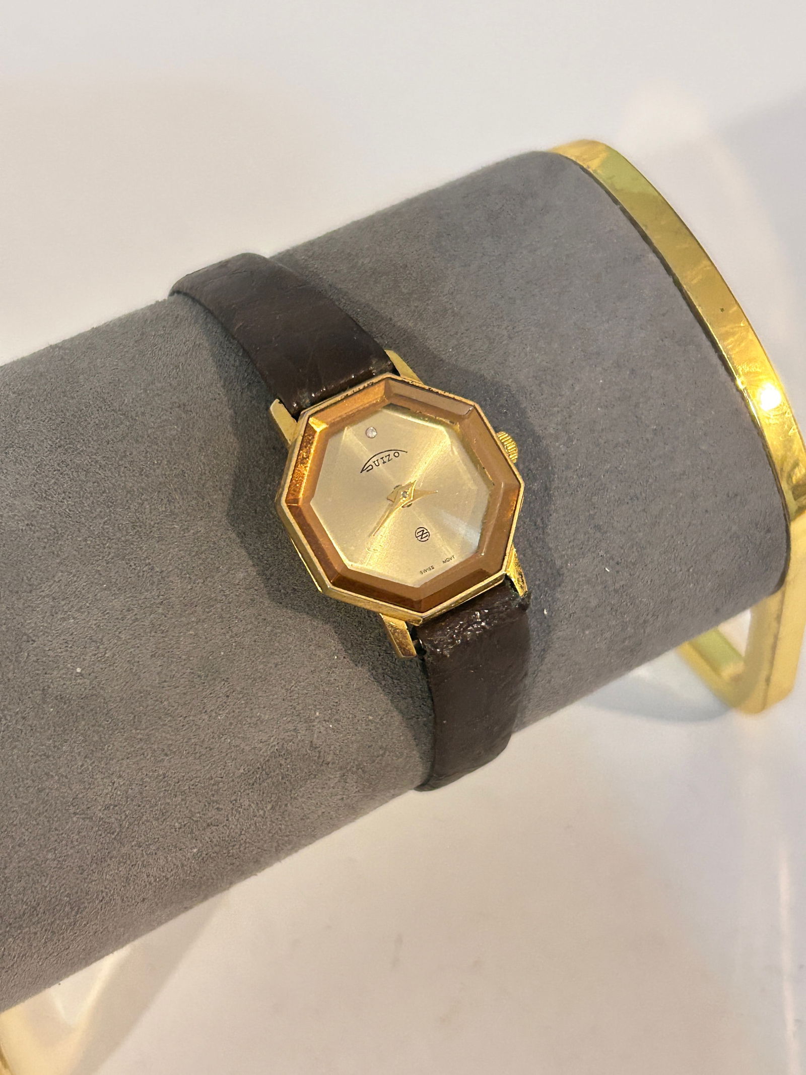 Vintage Suizo Women's Quartz Gold Tone Watch works needs bat (1 of 5)
